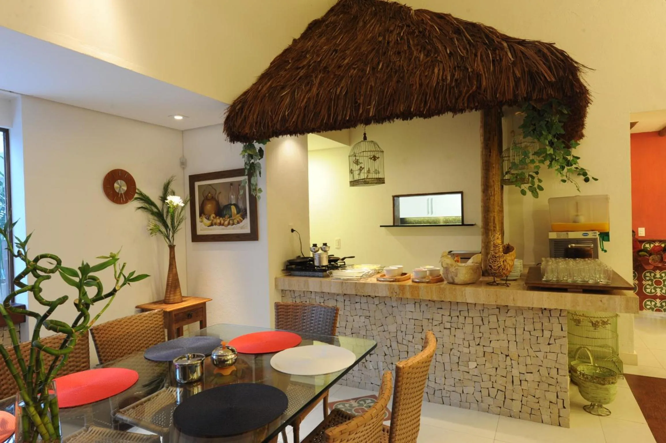 Restaurant/places to eat in Portal Da Praia Hotel