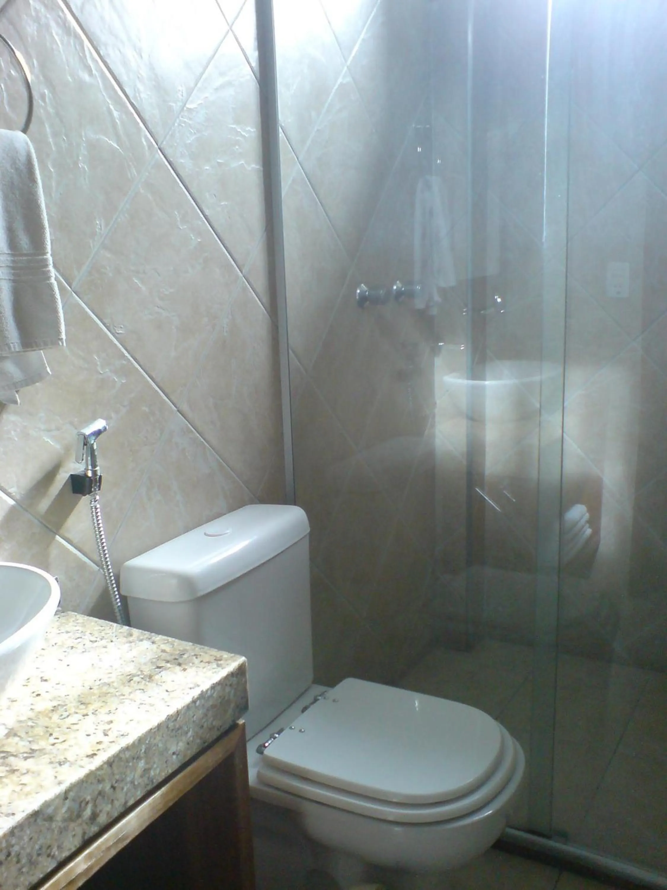 Bathroom in Portal Da Praia Hotel