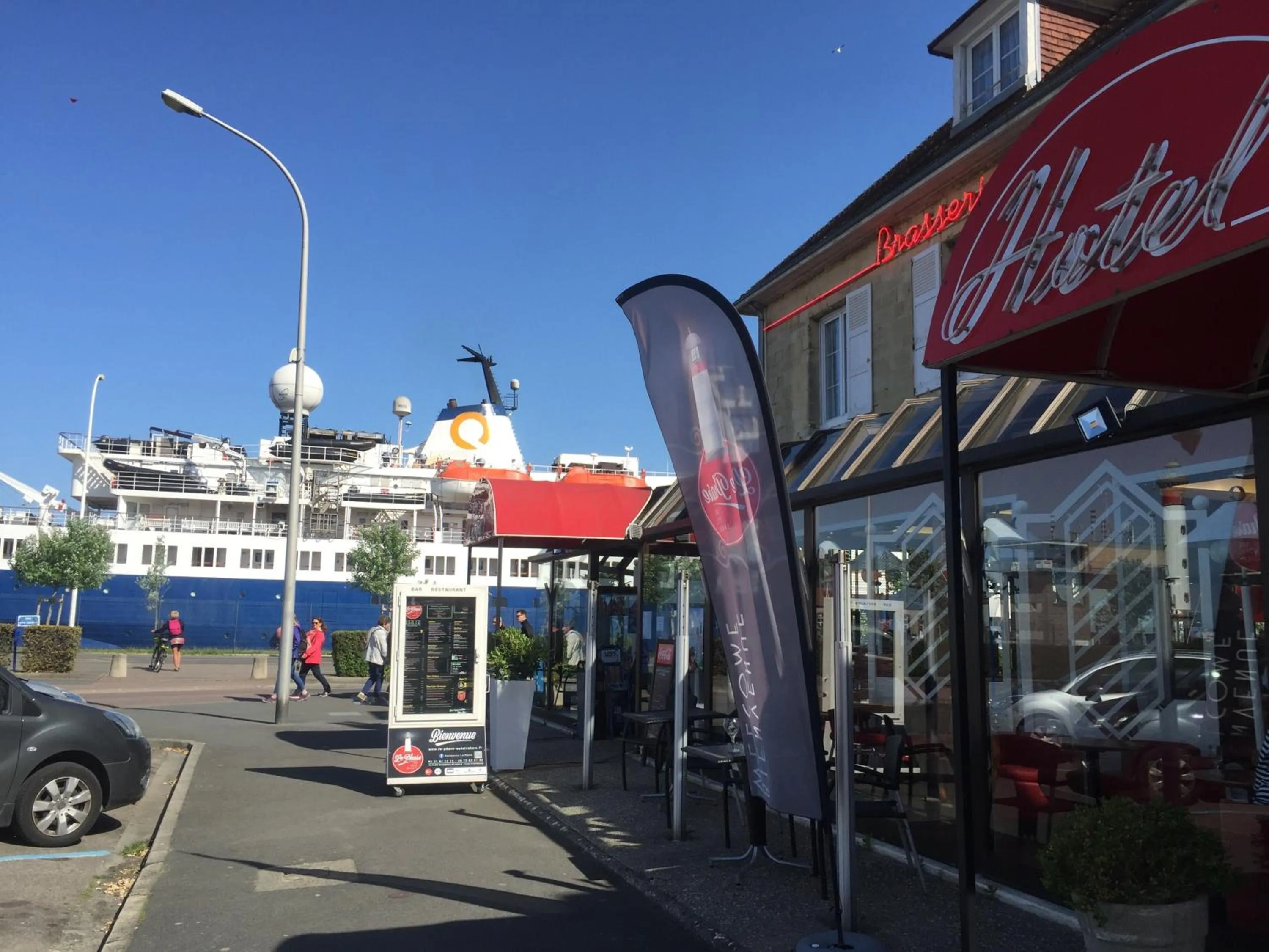 Property building in Hôtel Le Phare
