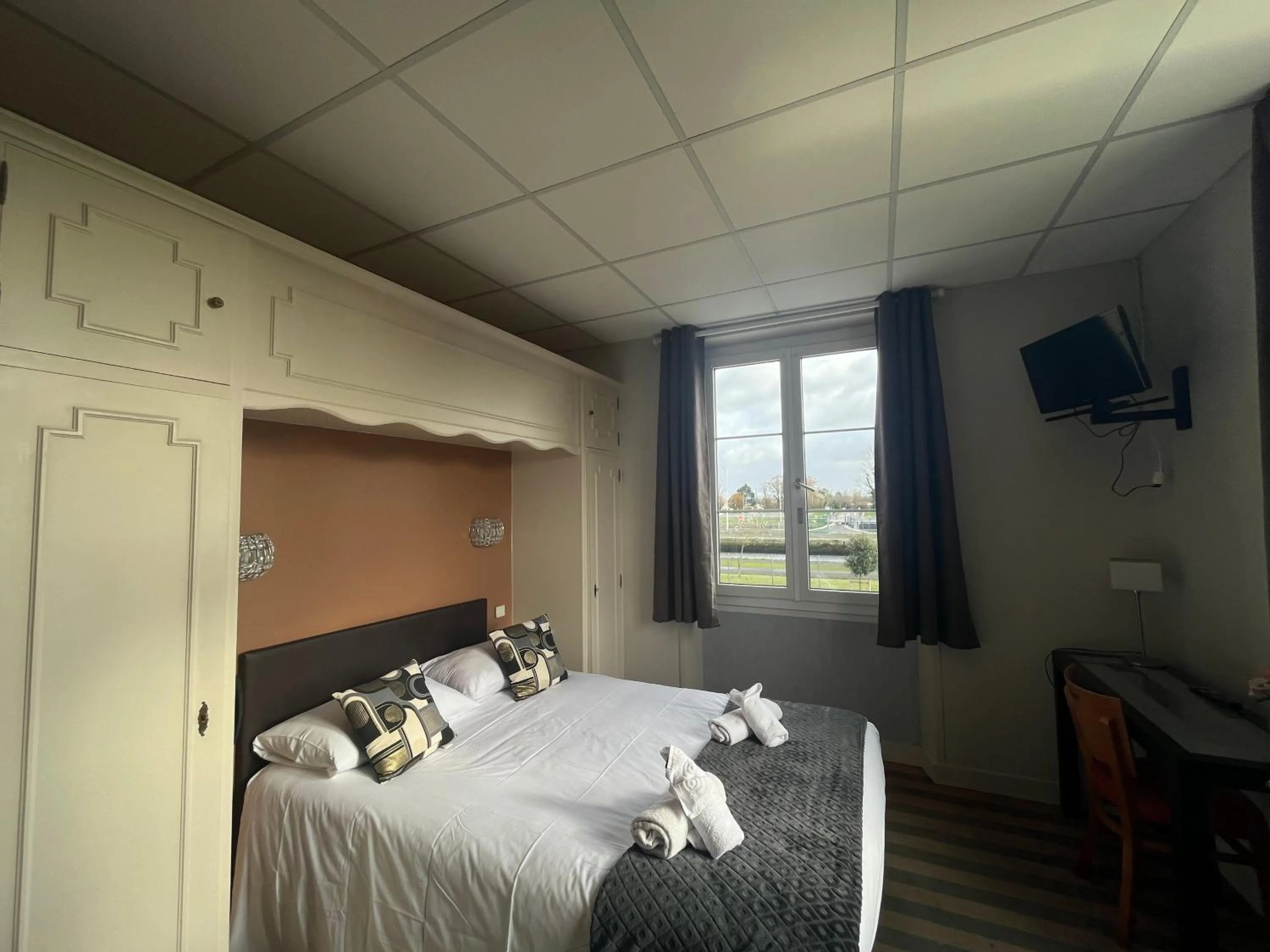 Bed in Hôtel Le Phare