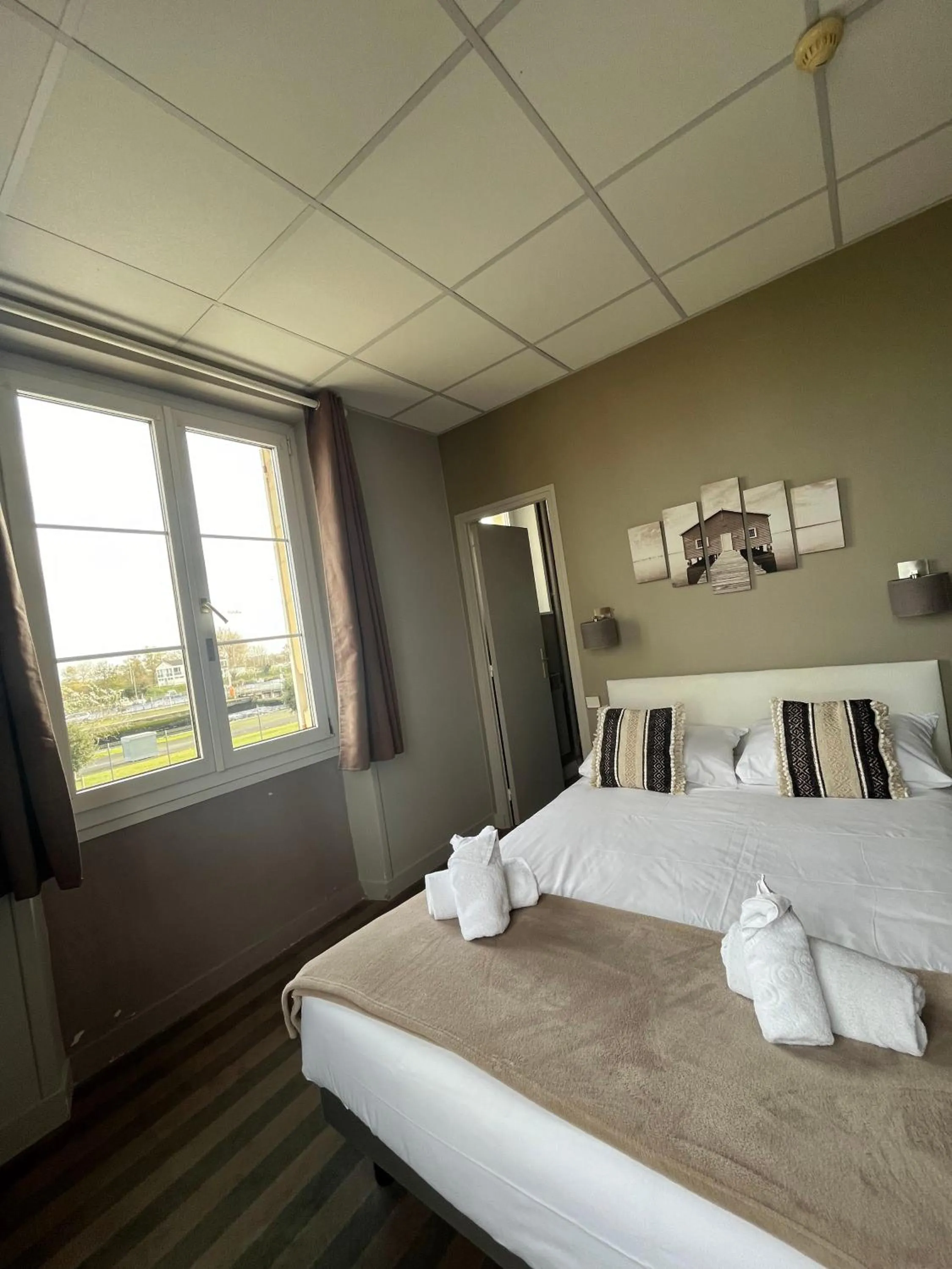 Bed in Hôtel Le Phare