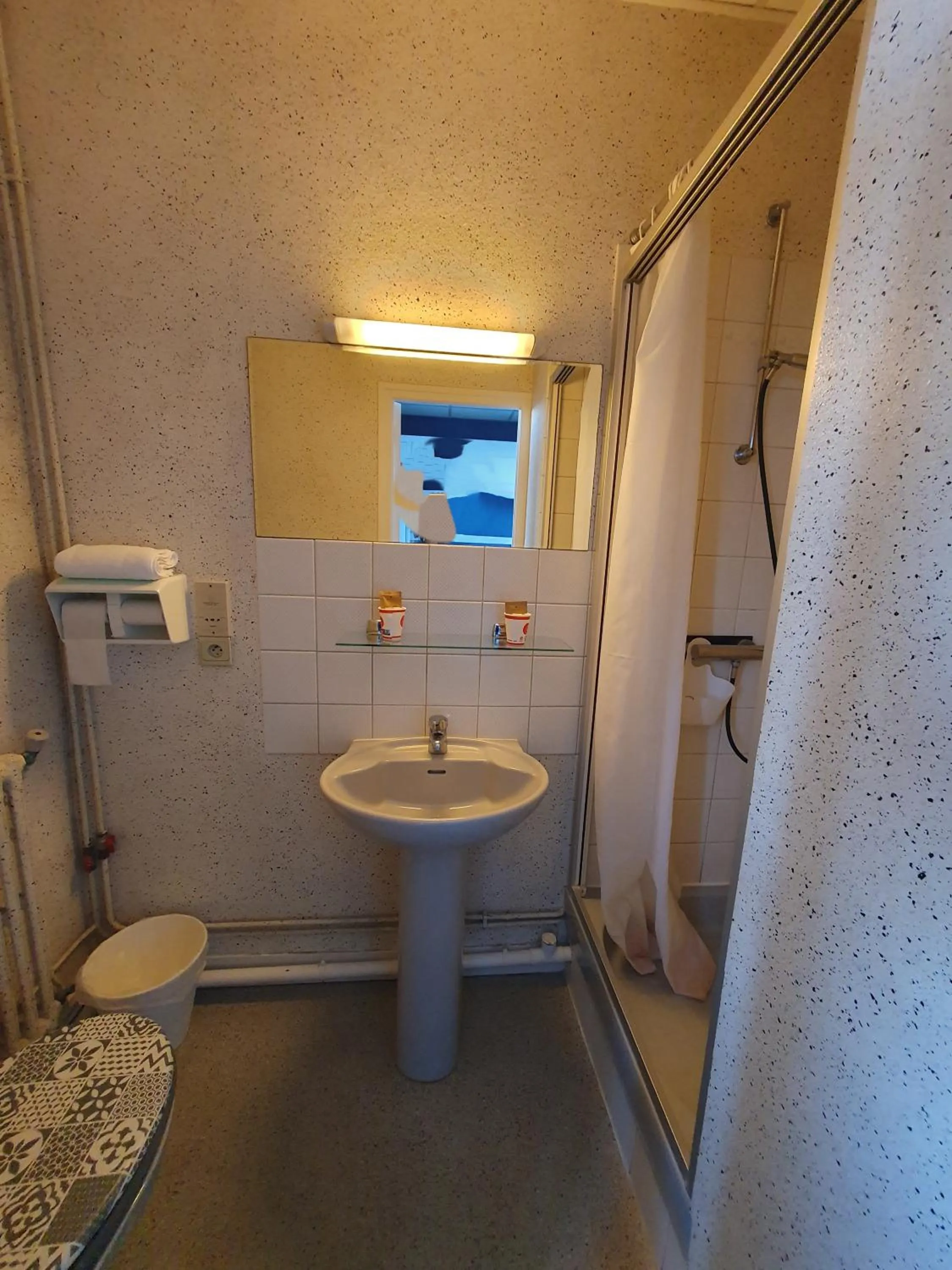 Toilet in Hôtel Le Phare