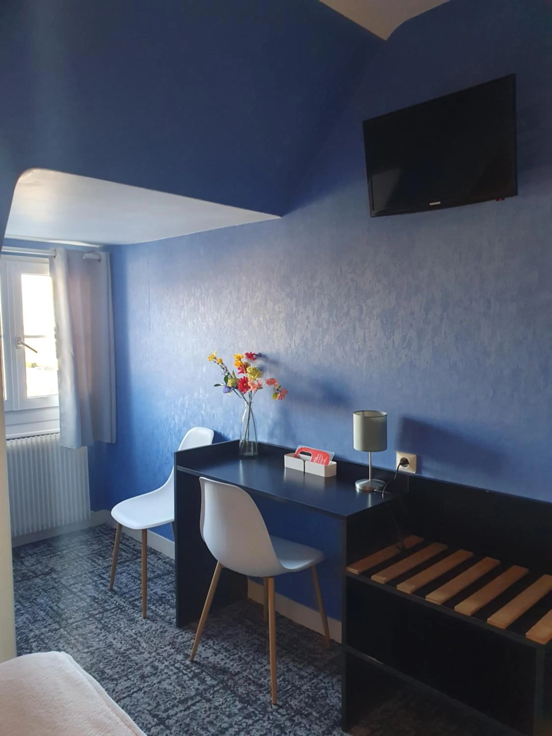 TV and multimedia, Bed in Hôtel Le Phare