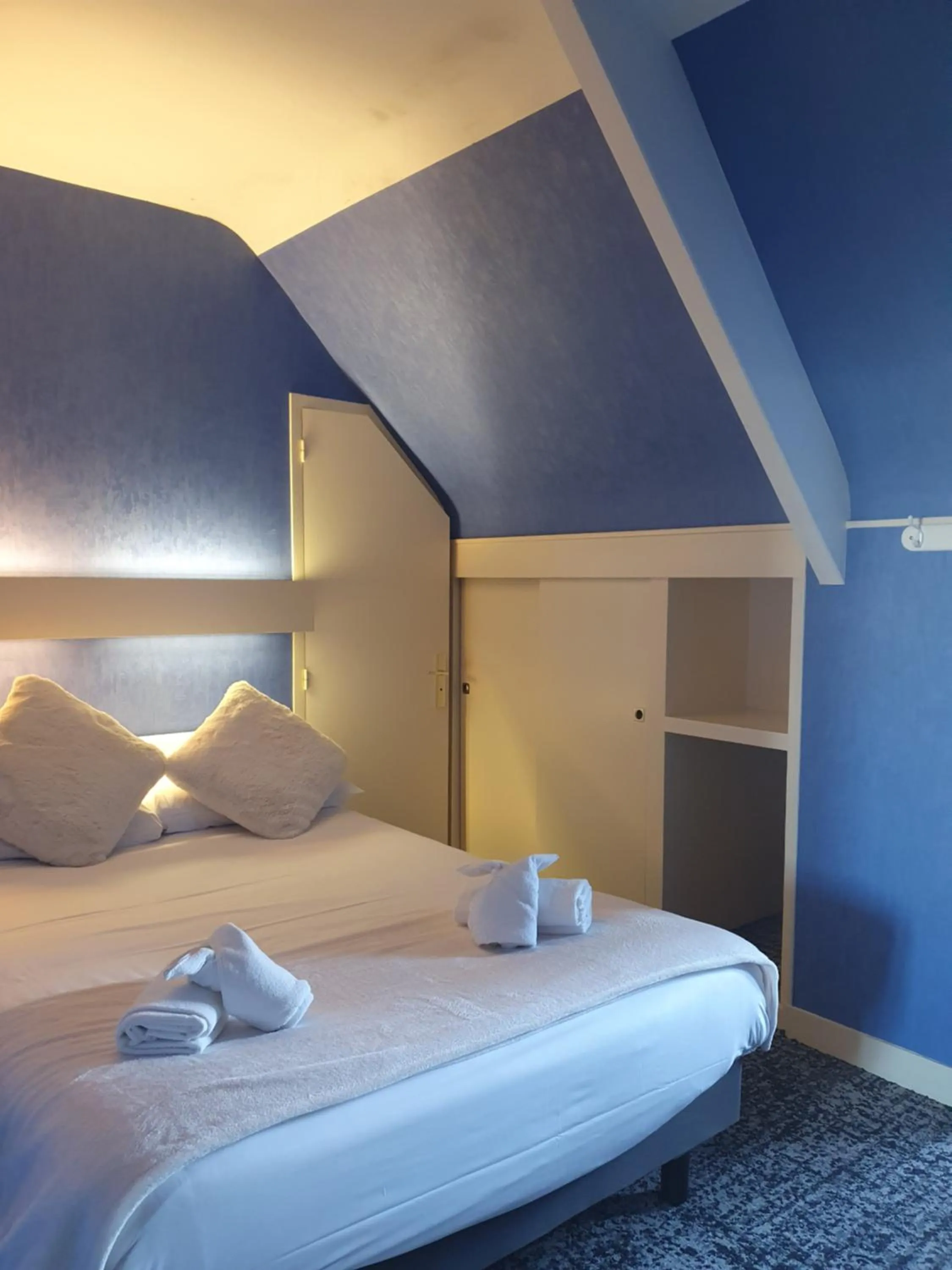 Bed in Hôtel Le Phare