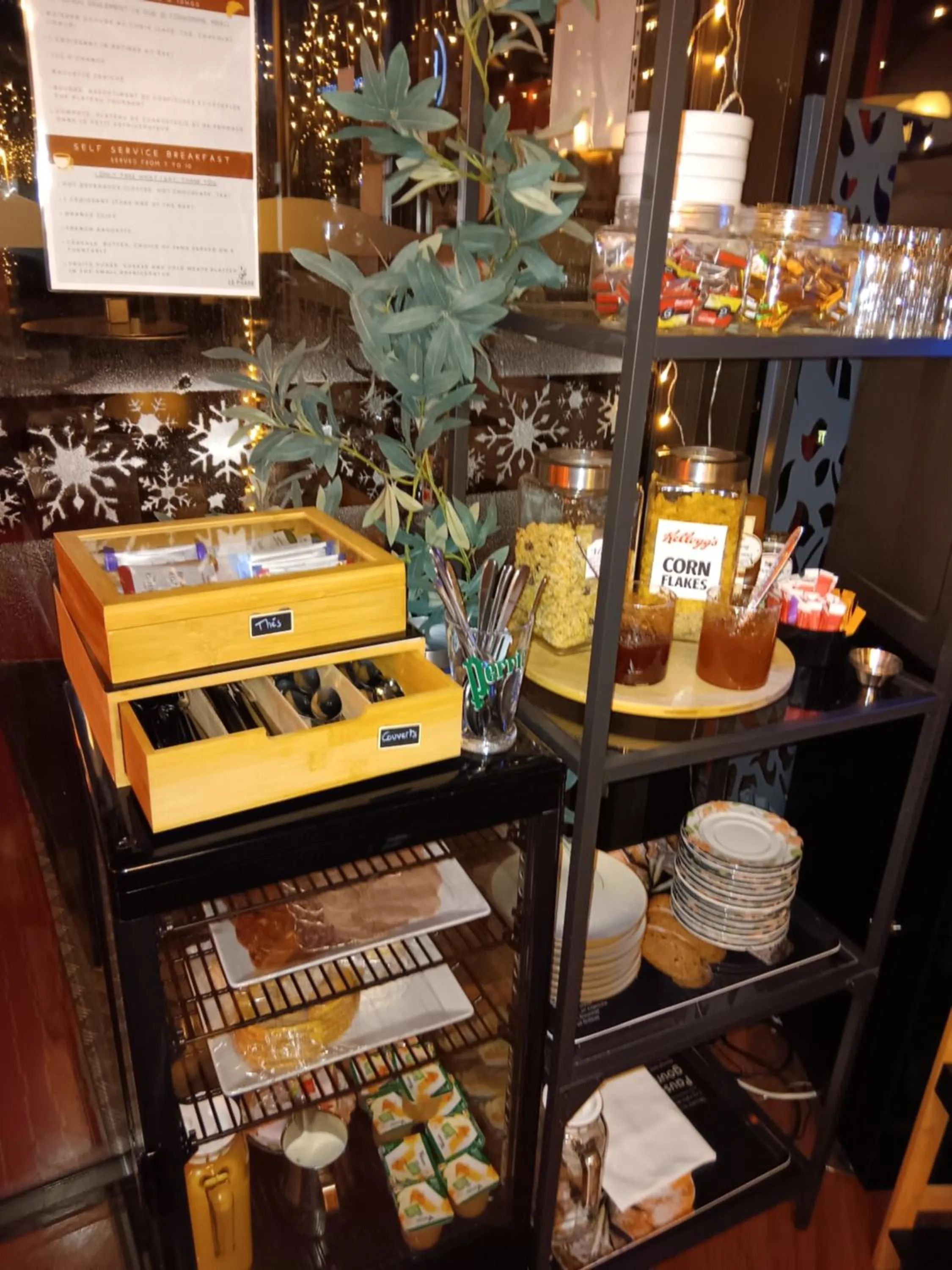 Breakfast in Hôtel Le Phare