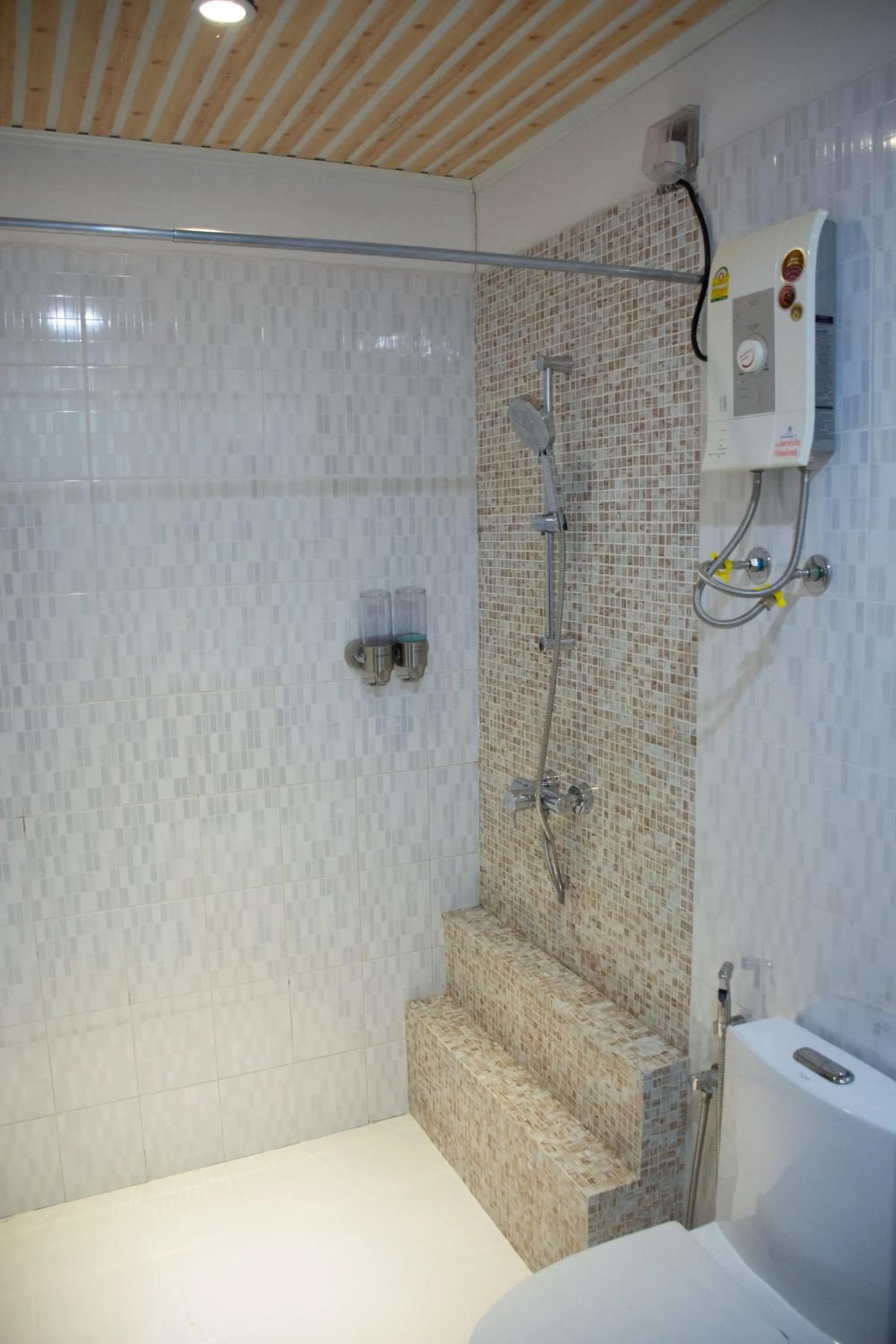 Shower in Beach Veli