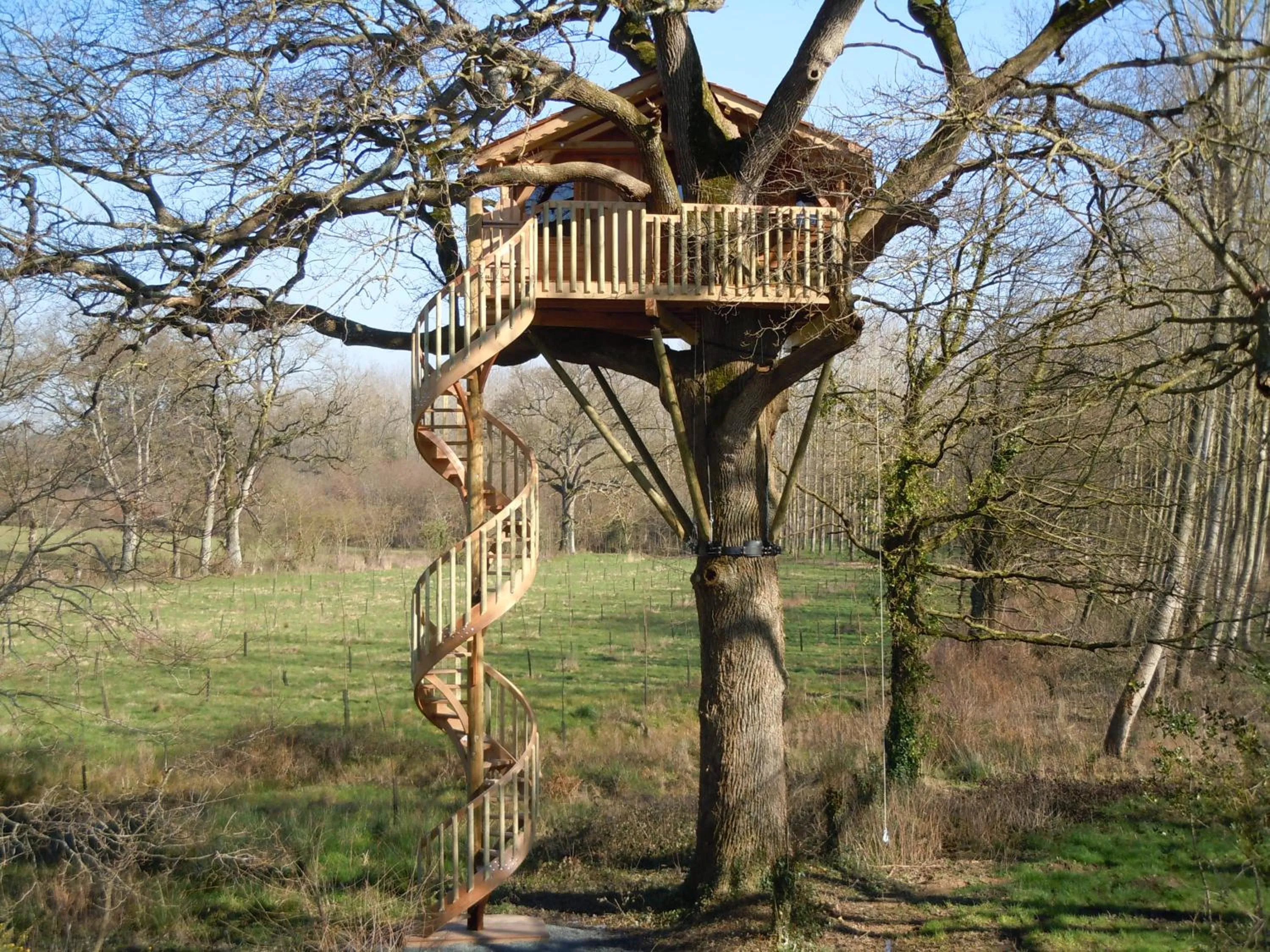 Cabanes et chambre à la Bernardiere