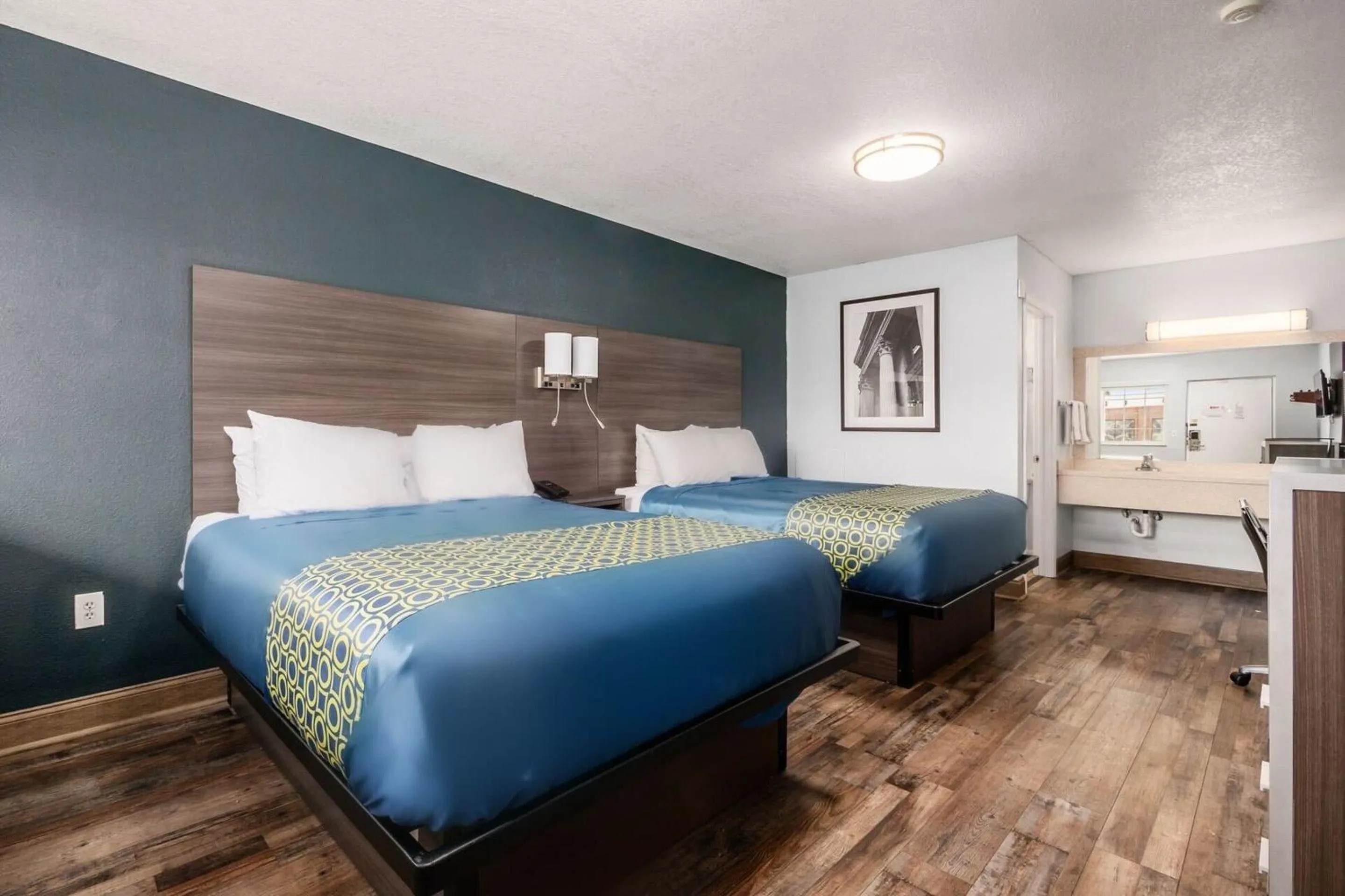 Bedroom, Bed in Grove City Travel Inn South Columbus