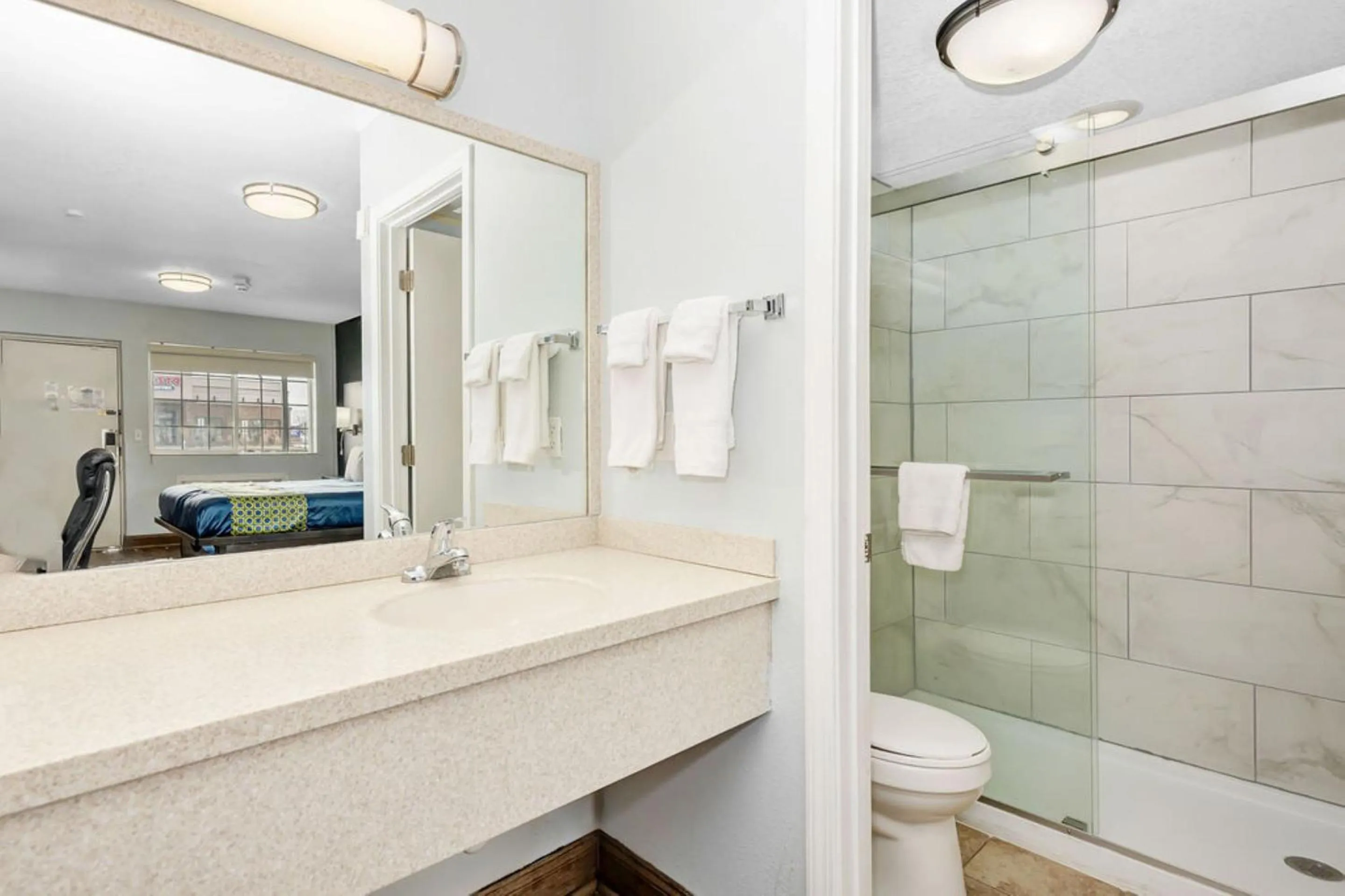 Bathroom in Grove City Travel Inn South Columbus