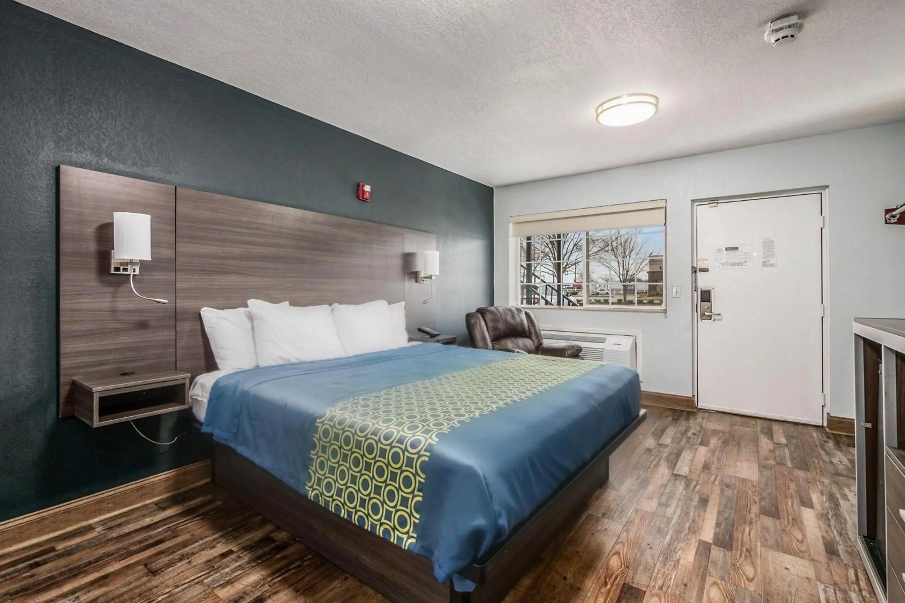 Bedroom, Bed in Grove City Travel Inn South Columbus