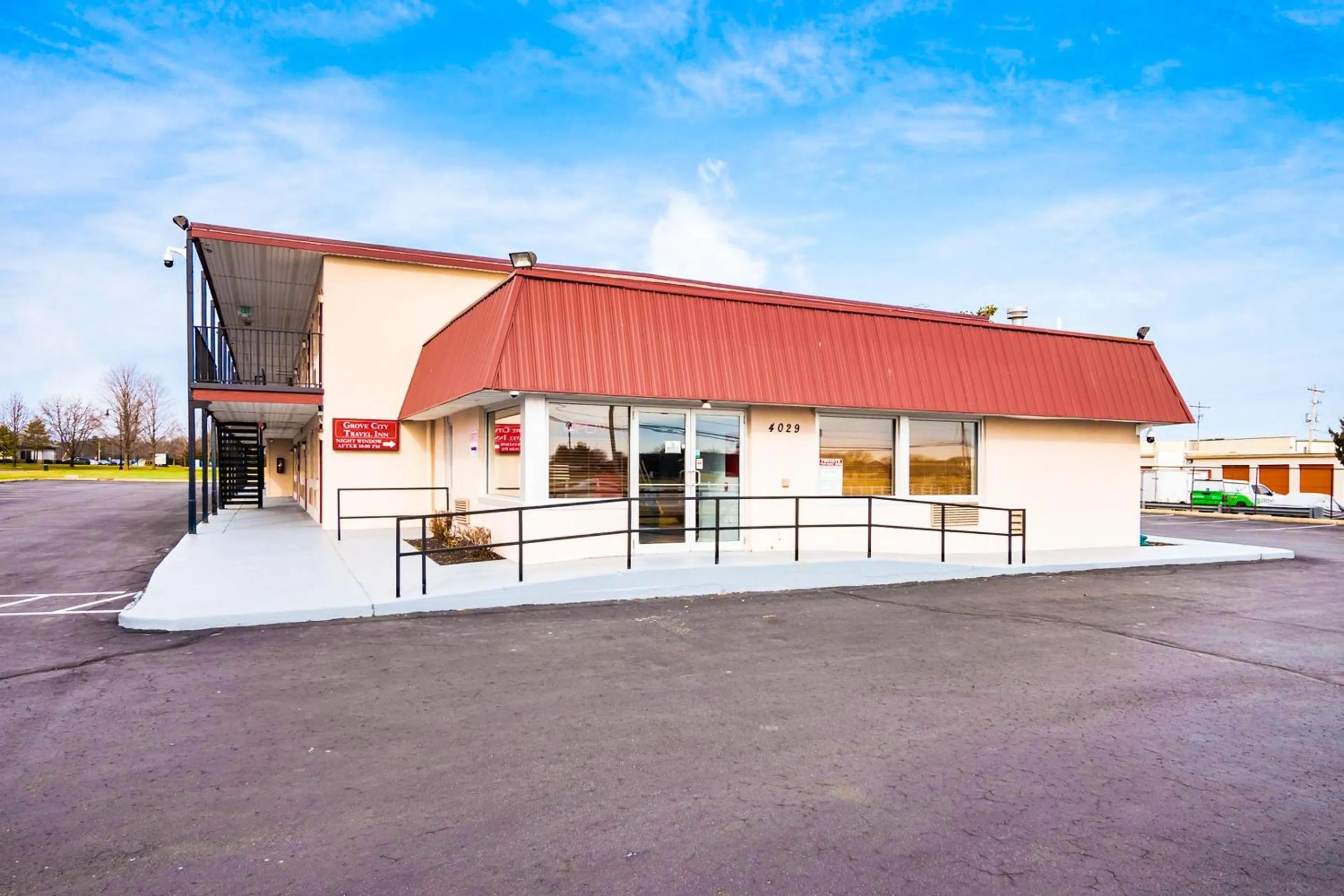 Facade/entrance in Grove City Travel Inn South Columbus