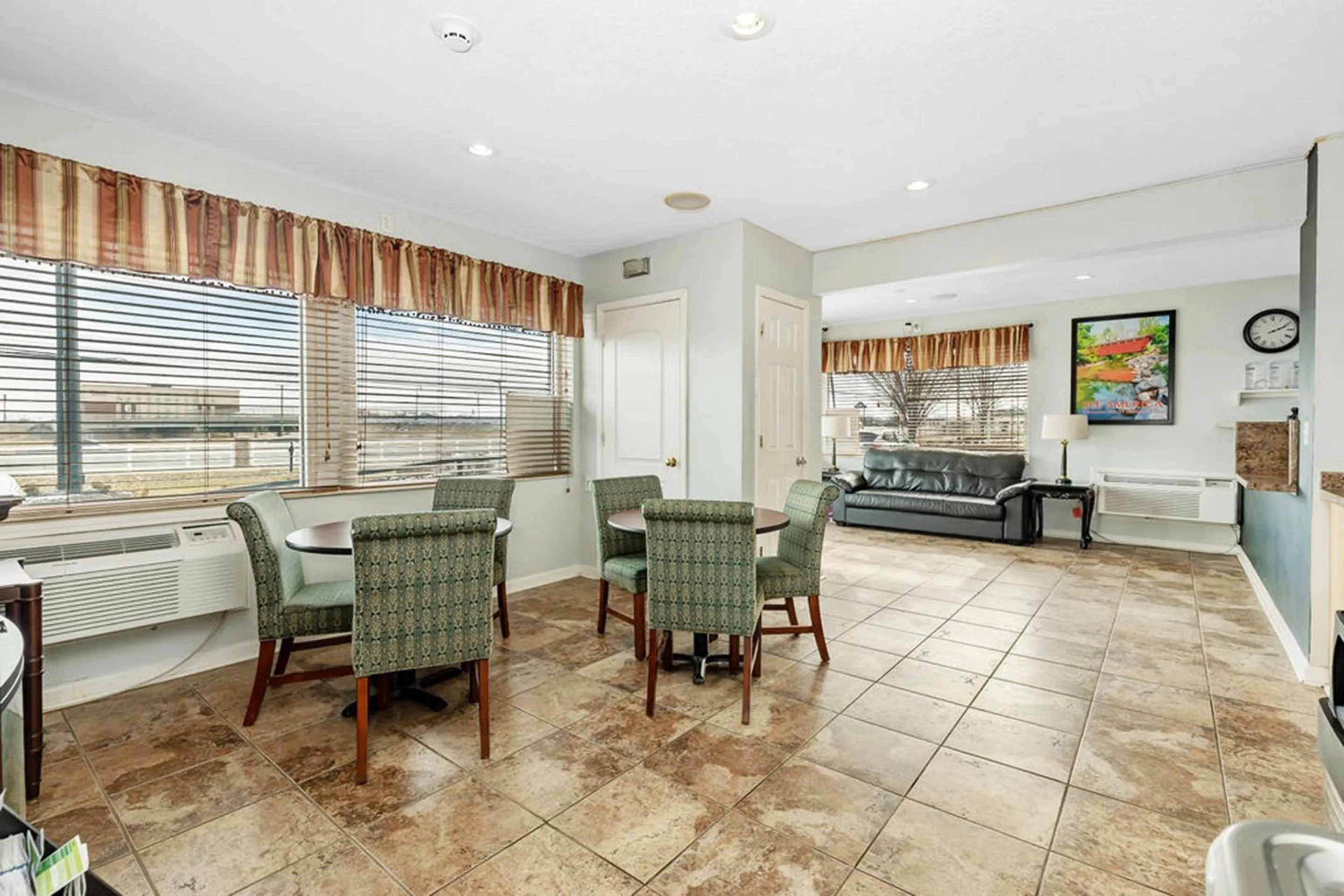 Lobby or reception in Grove City Travel Inn South Columbus