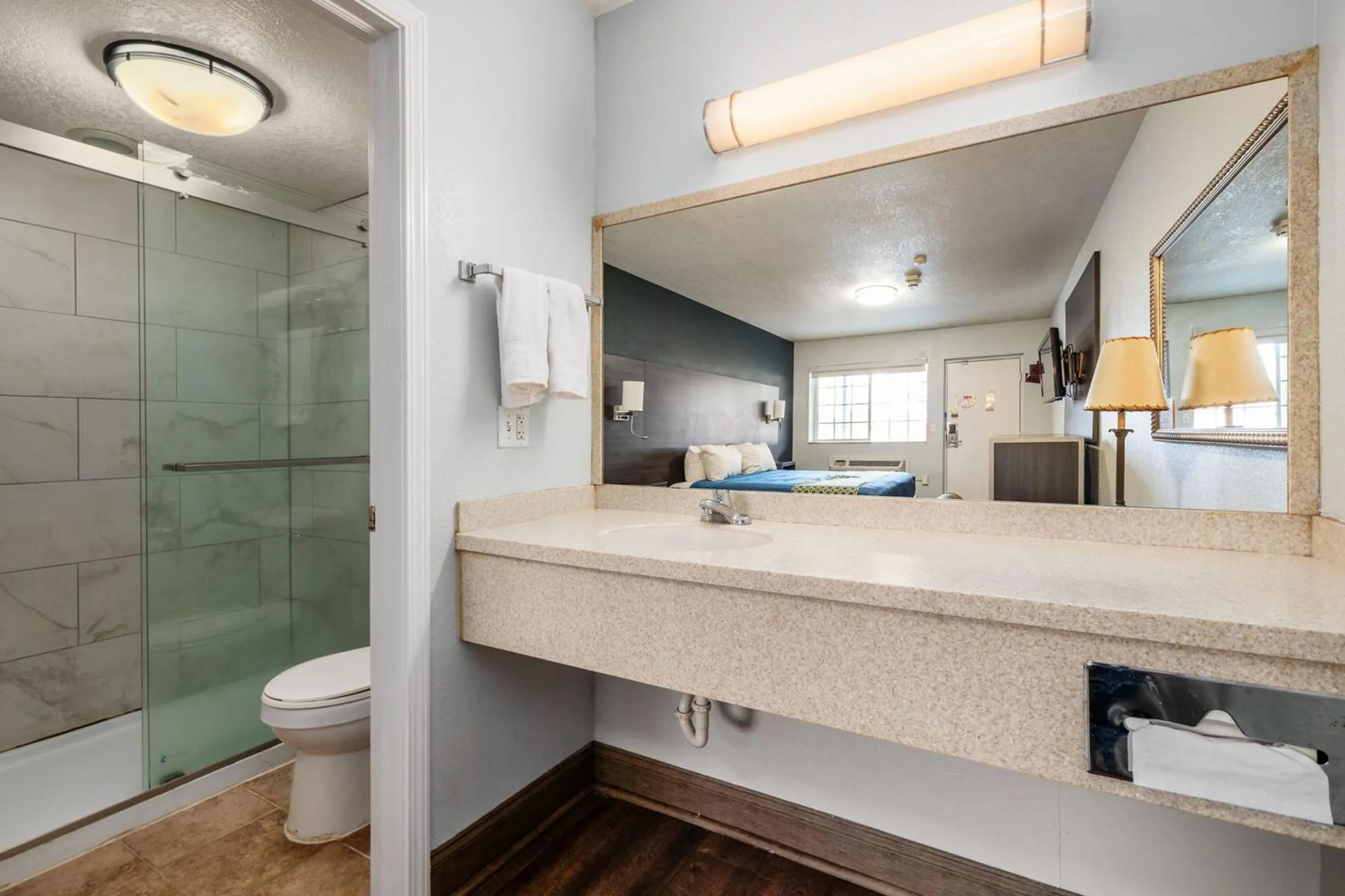 Bathroom in Grove City Travel Inn South Columbus