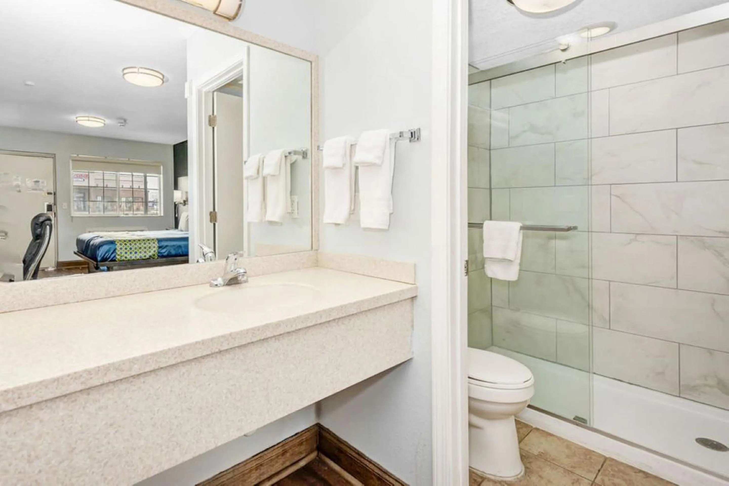 Bathroom in Grove City Travel Inn South Columbus