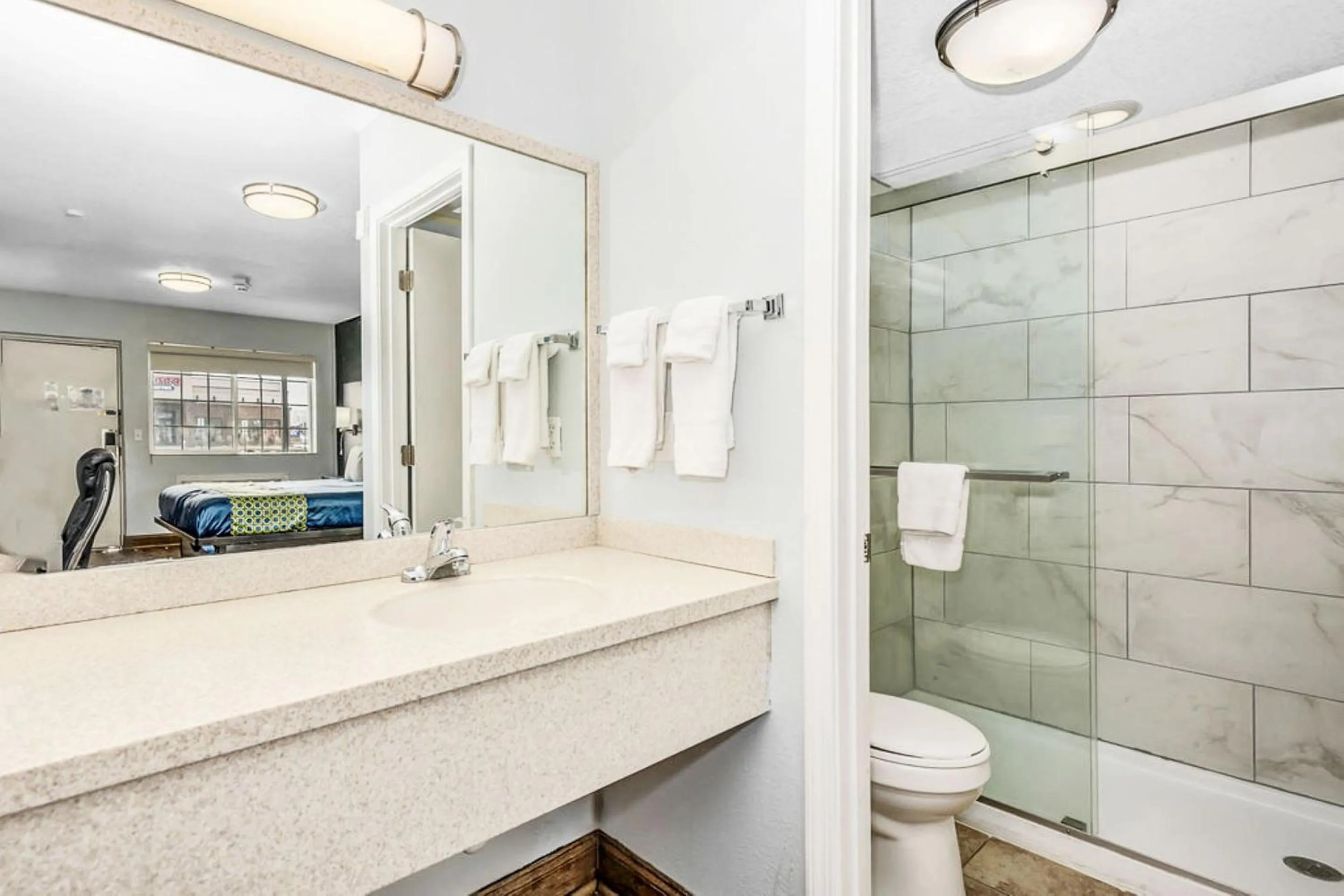 Bathroom in Grove City Travel Inn South Columbus