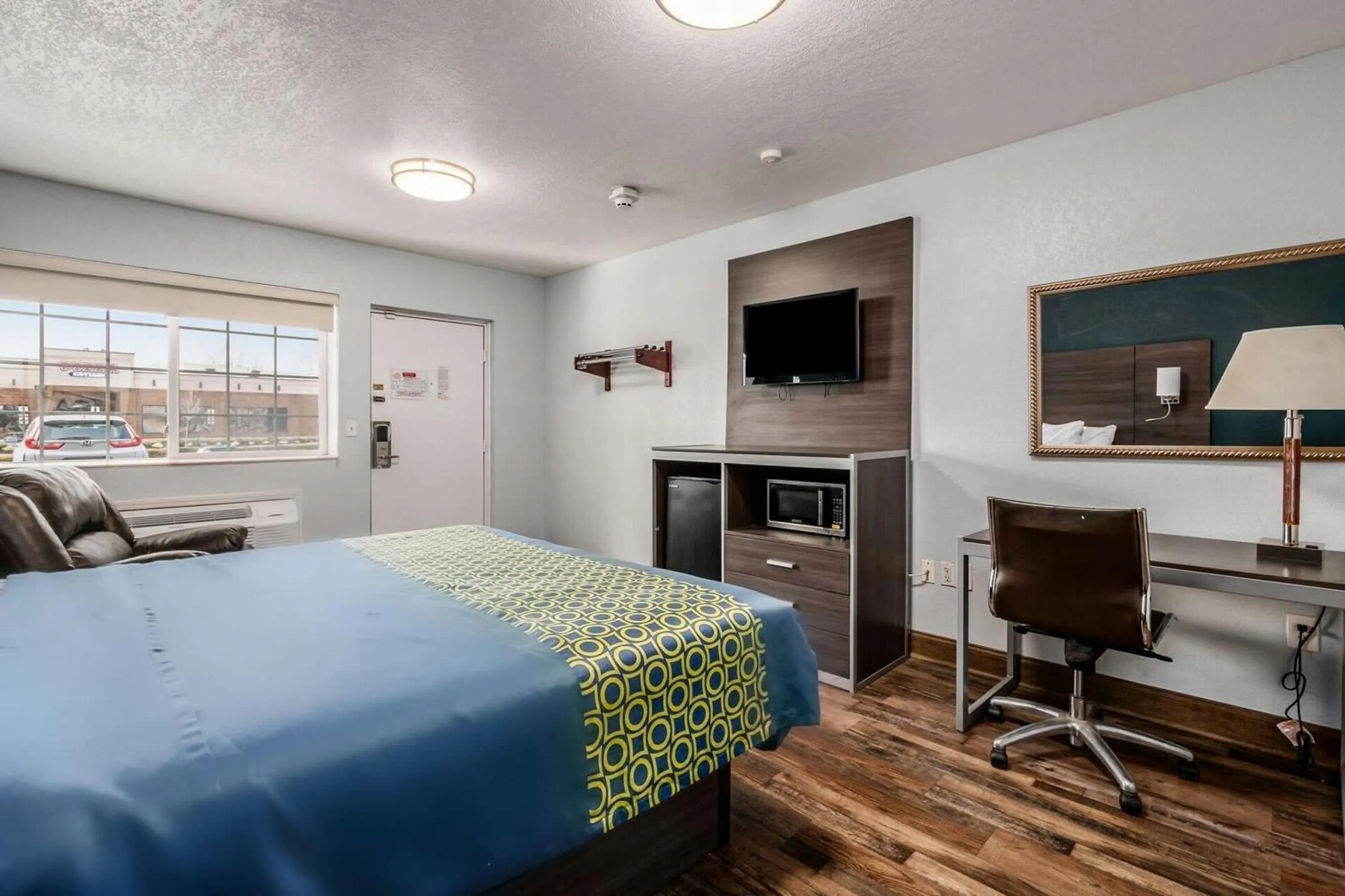 Bedroom, Bed in Grove City Travel Inn South Columbus