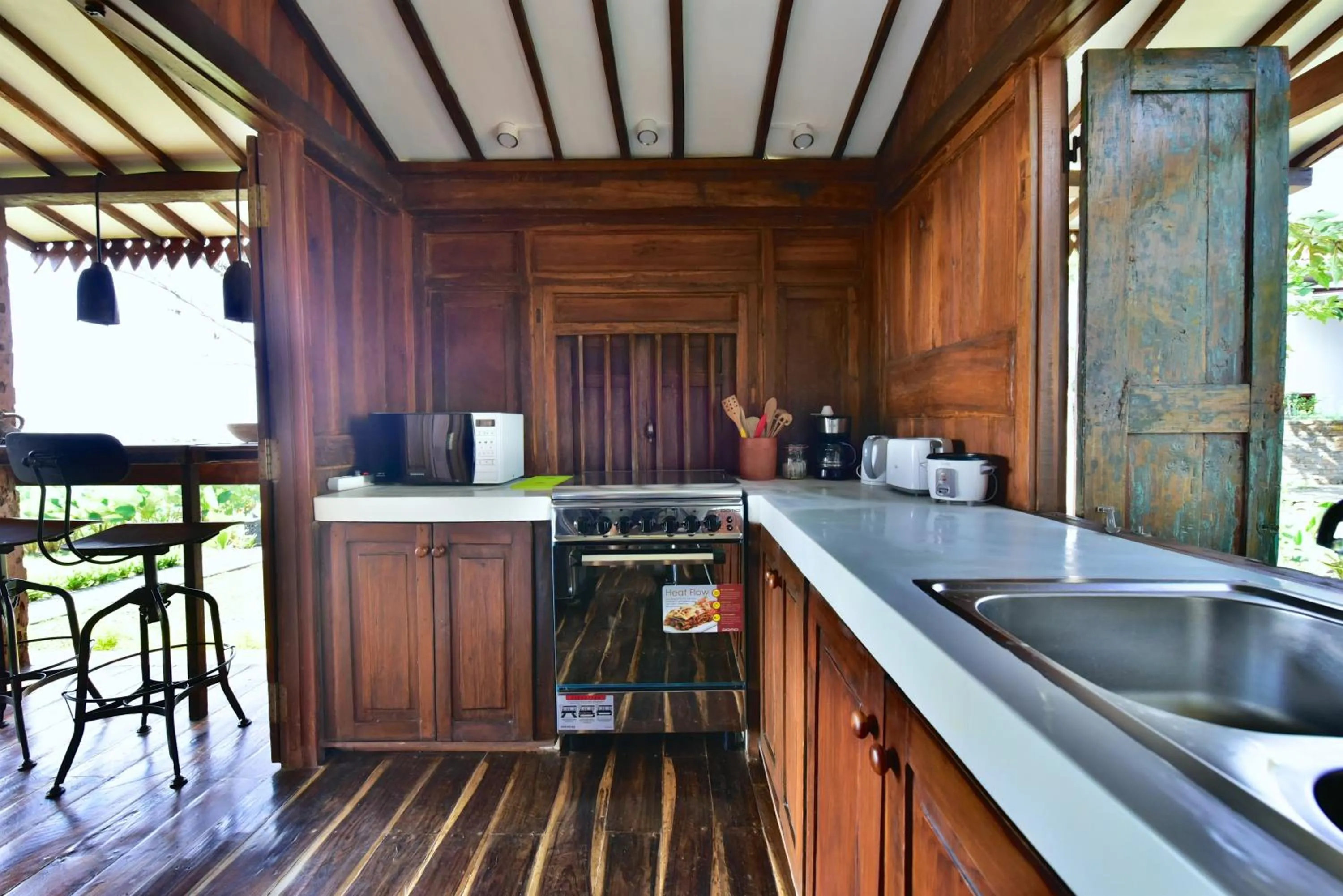 Kitchen or kitchenette in Joglo Exotico