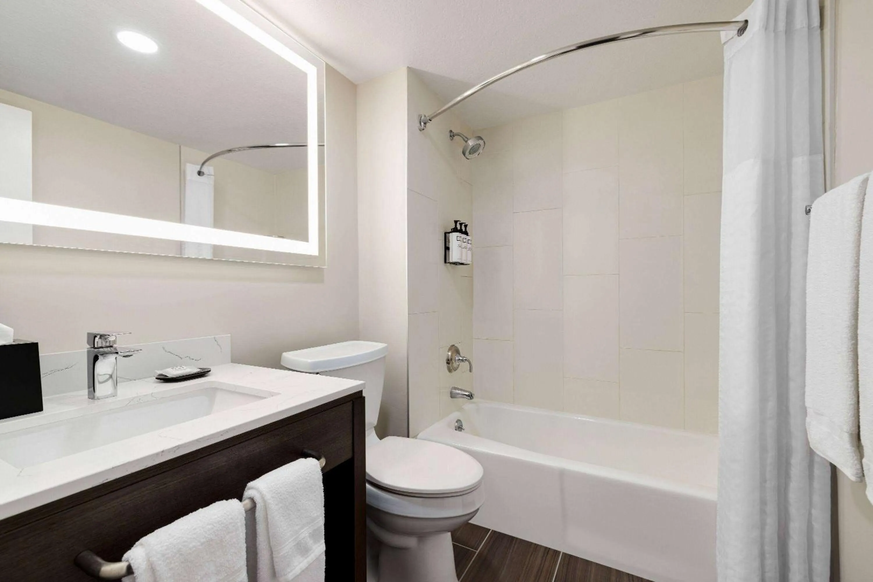 Bathroom in Wyndham Phoenix Airport - Tempe