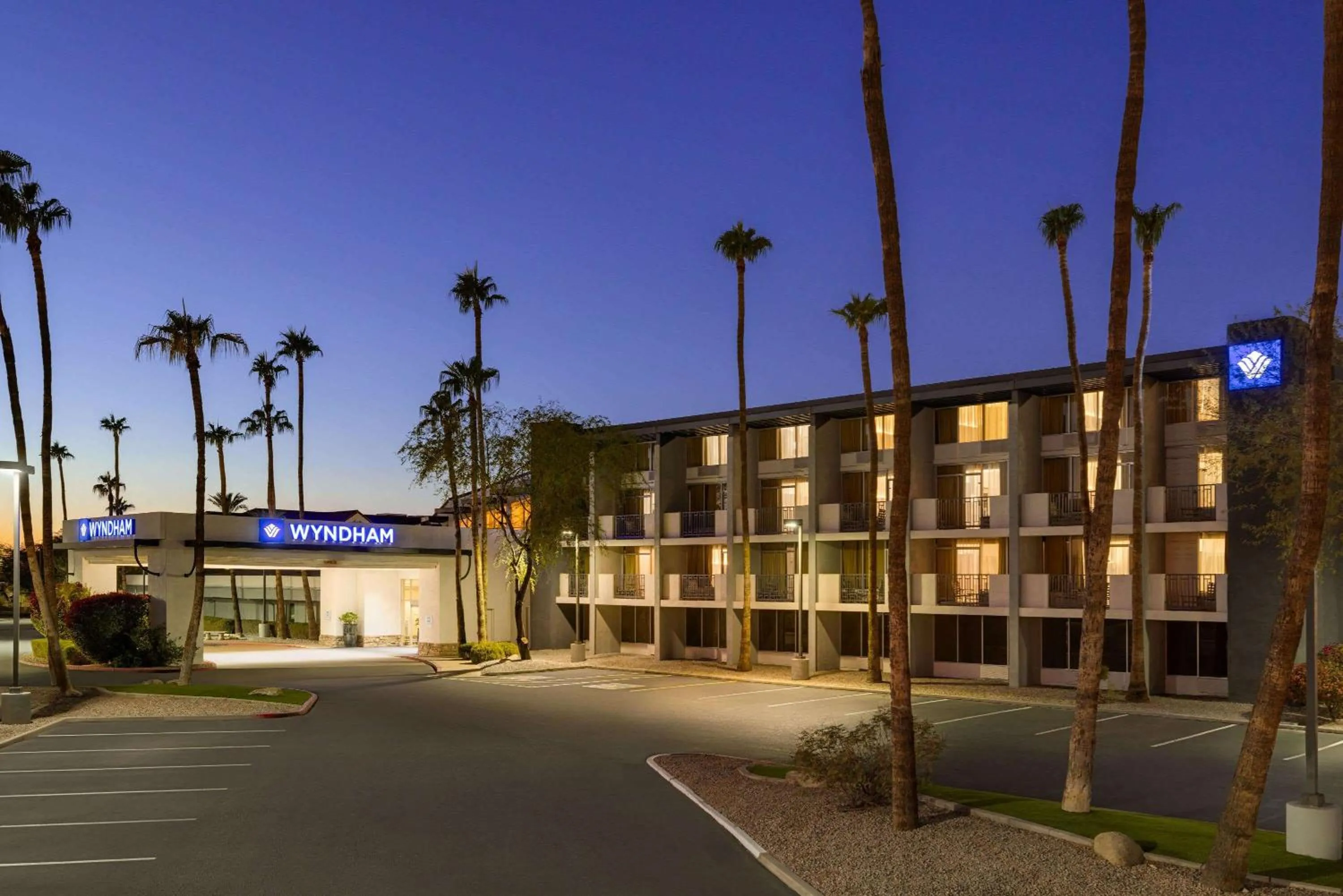 Property building in Wyndham Phoenix Airport - Tempe