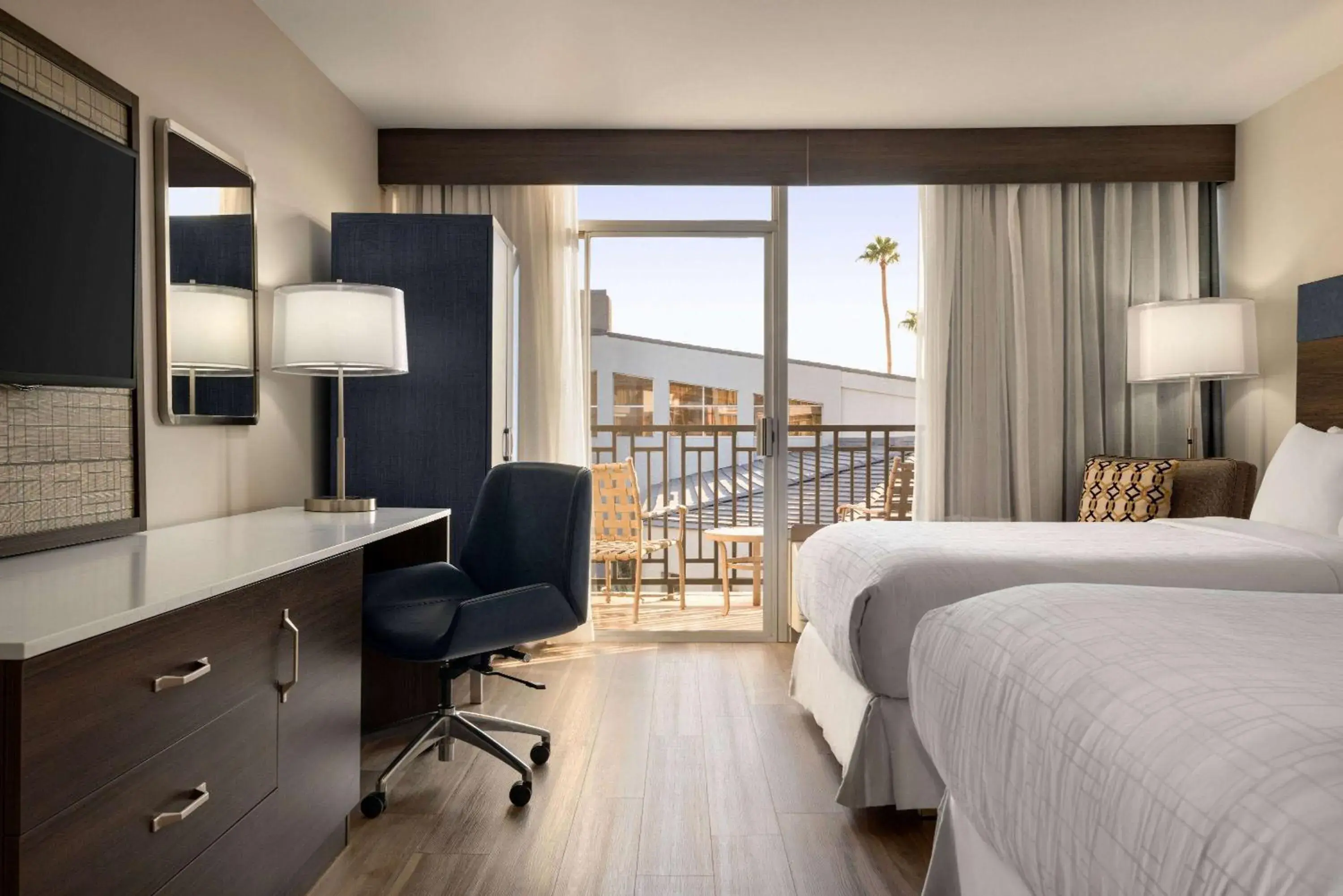 Deluxe Double Room with Pool View and Balcony - Non-Smoking in Wyndham Phoenix Airport - Tempe Deluxe Double Room with Pool View and Balcony - Non-Smoking in Wyndham Phoenix Airport - Tempe