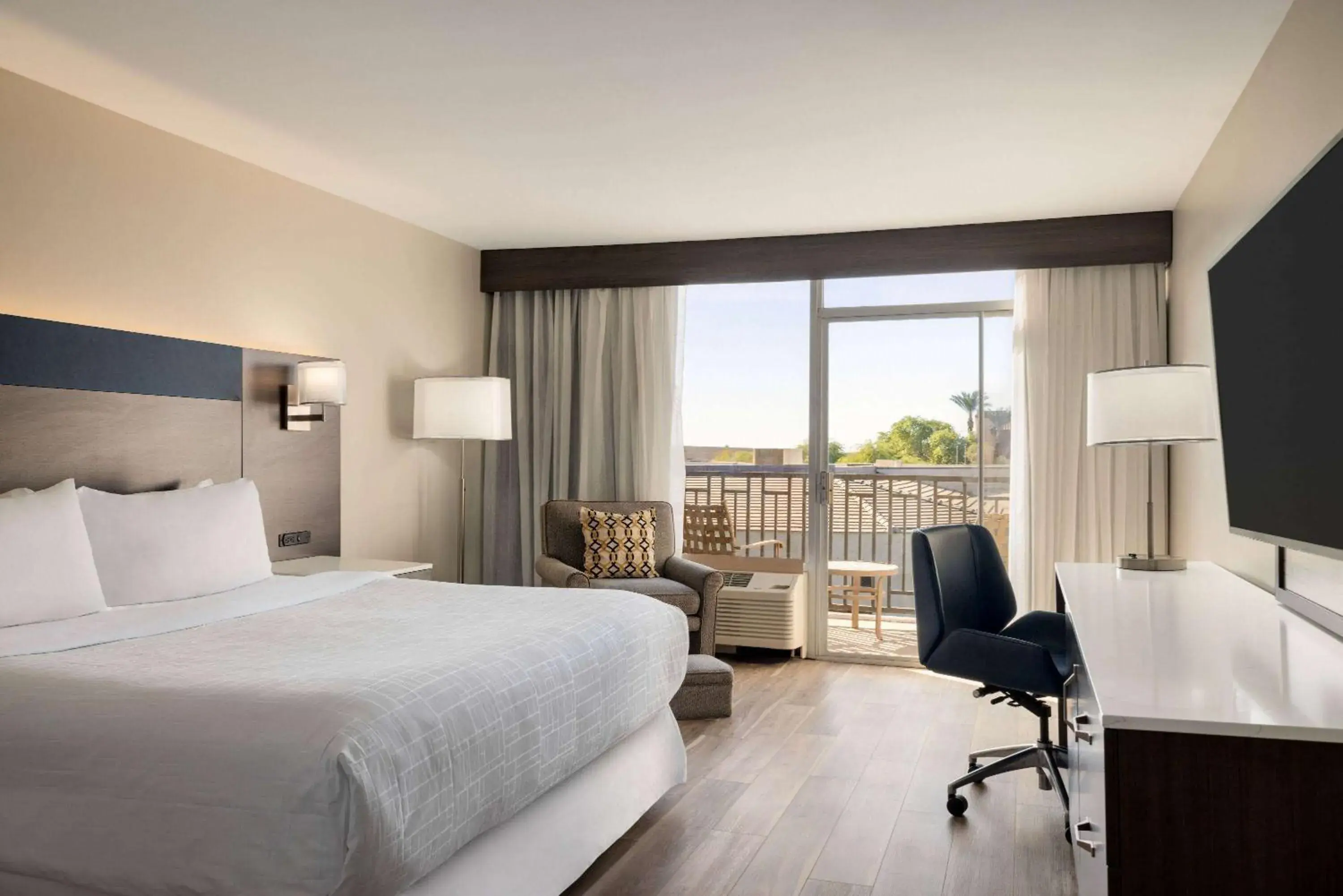 King Deluxe Room with Pool View and Balcony - Non-Smoking in Wyndham Phoenix Airport - Tempe King Deluxe Room with Pool View and Balcony - Non-Smoking in Wyndham Phoenix Airport - Tempe