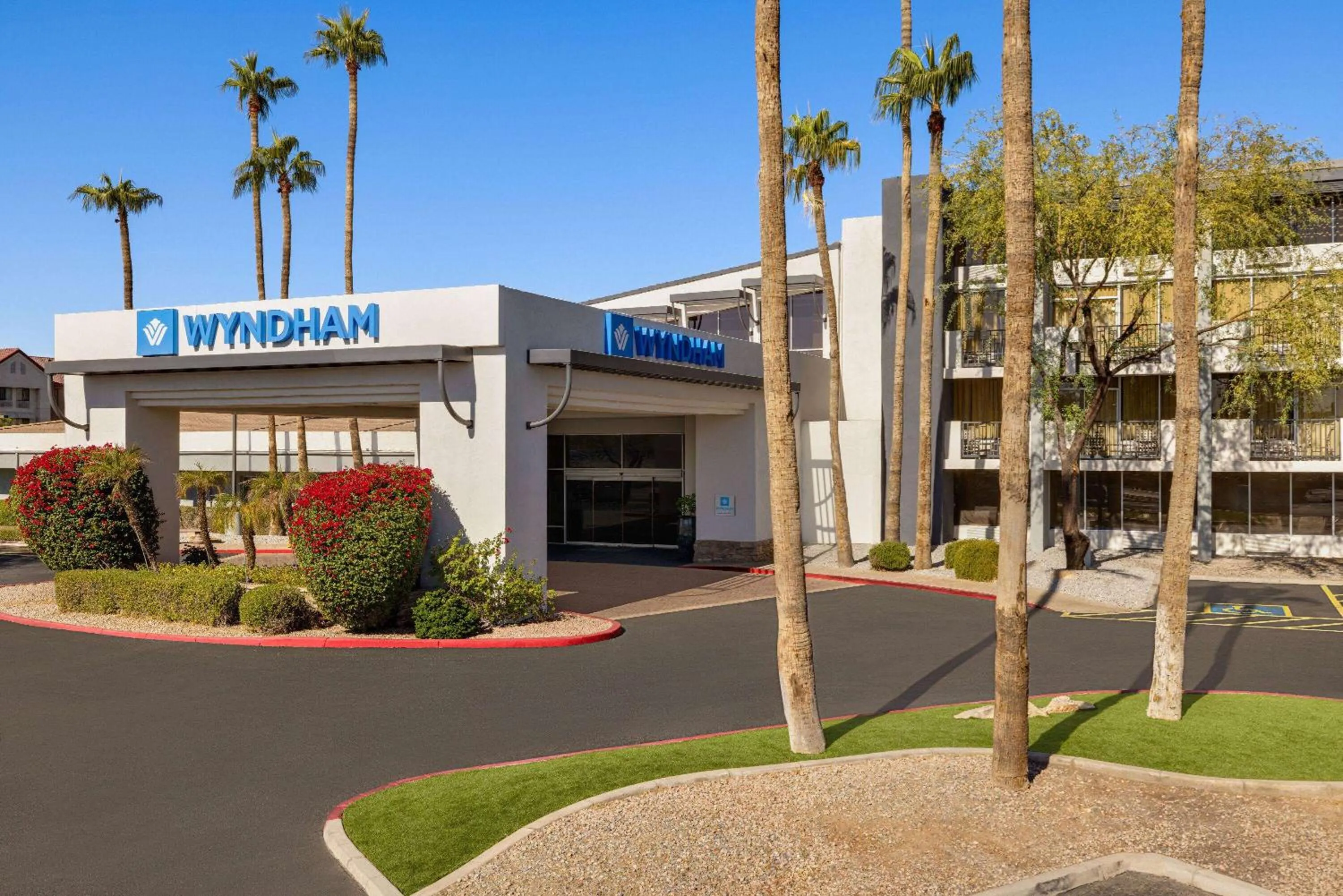 Property building in Wyndham Phoenix Airport - Tempe