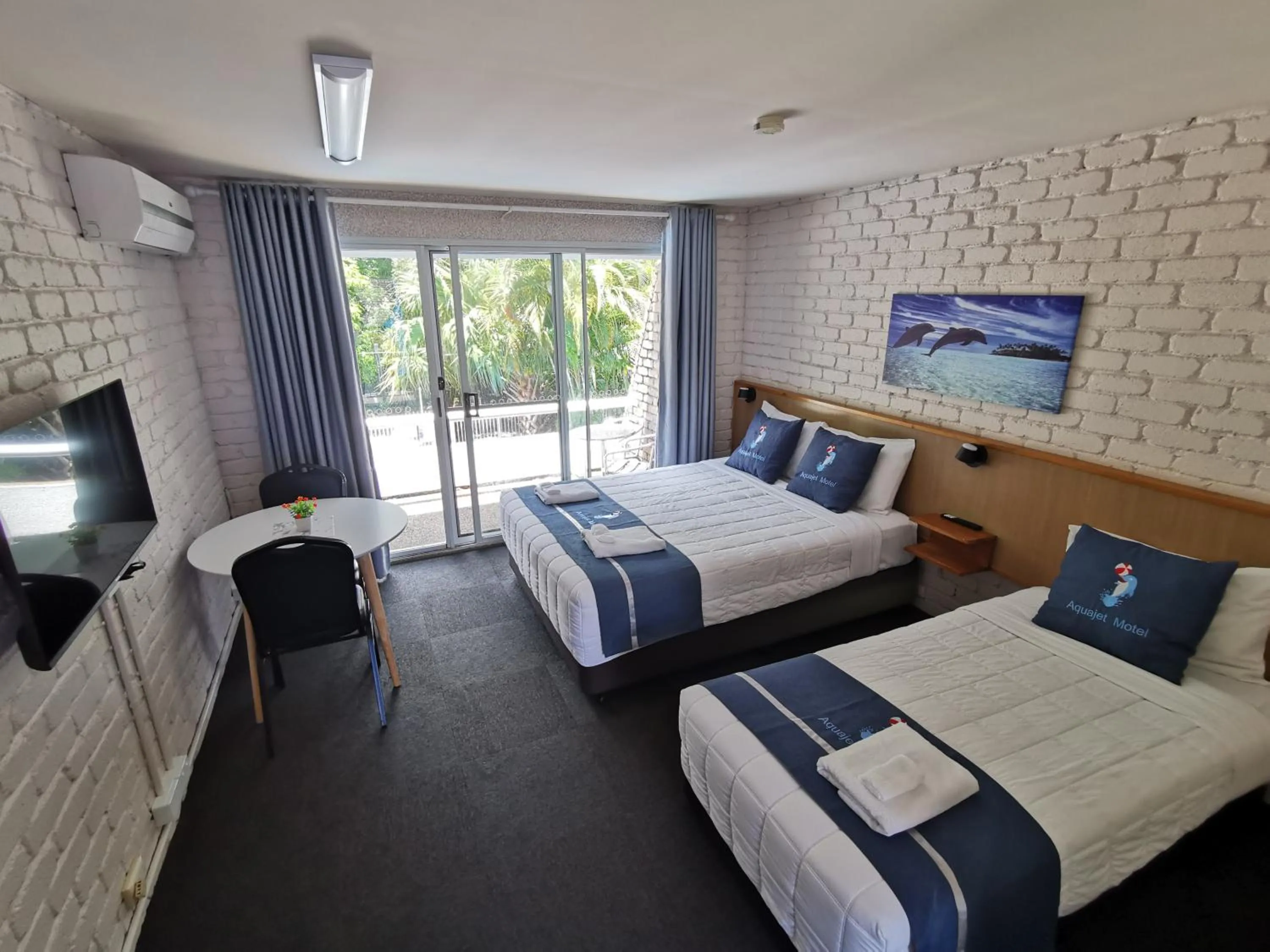 Bed in Aquajet Motel