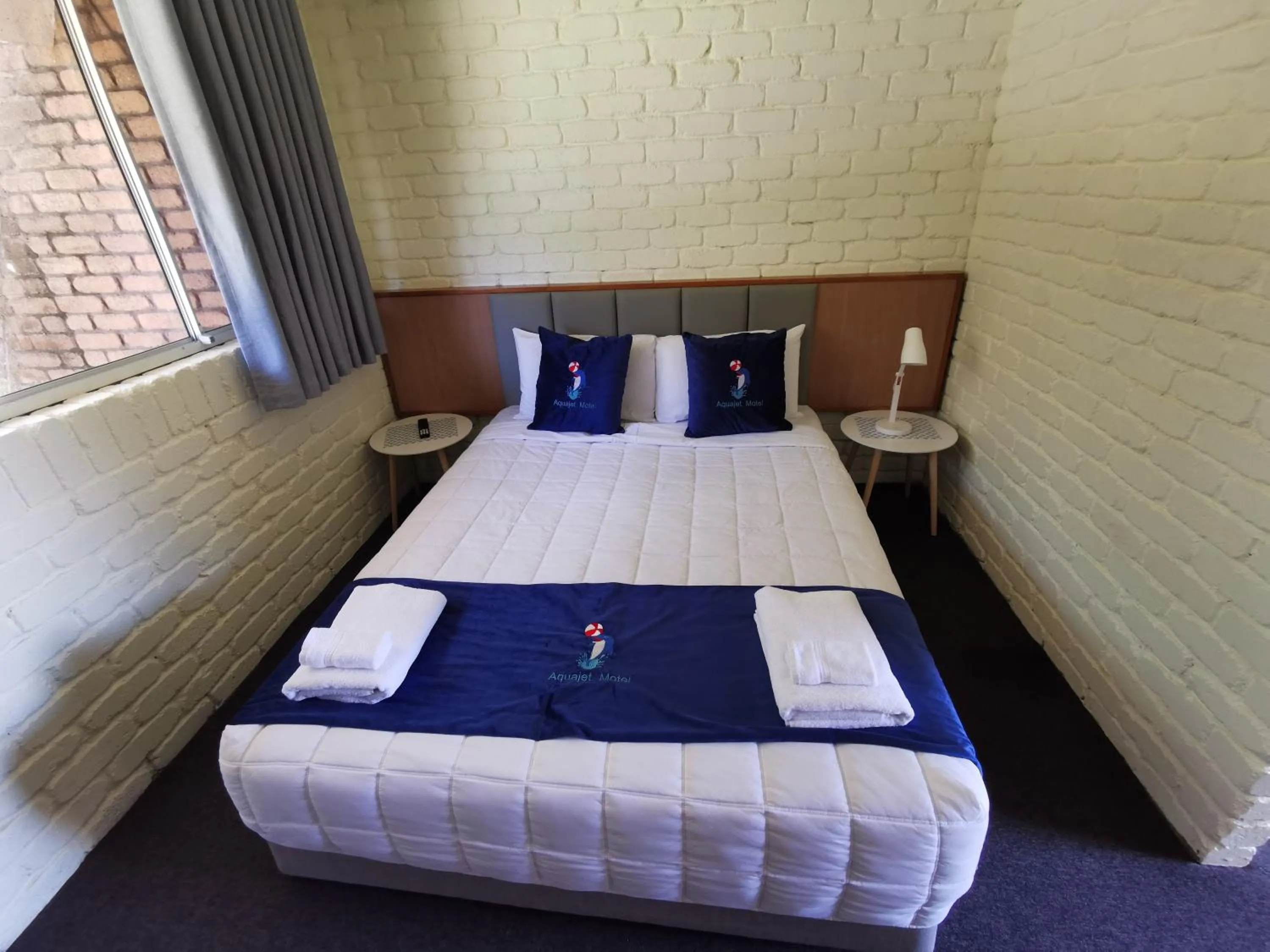 Bed in Aquajet Motel