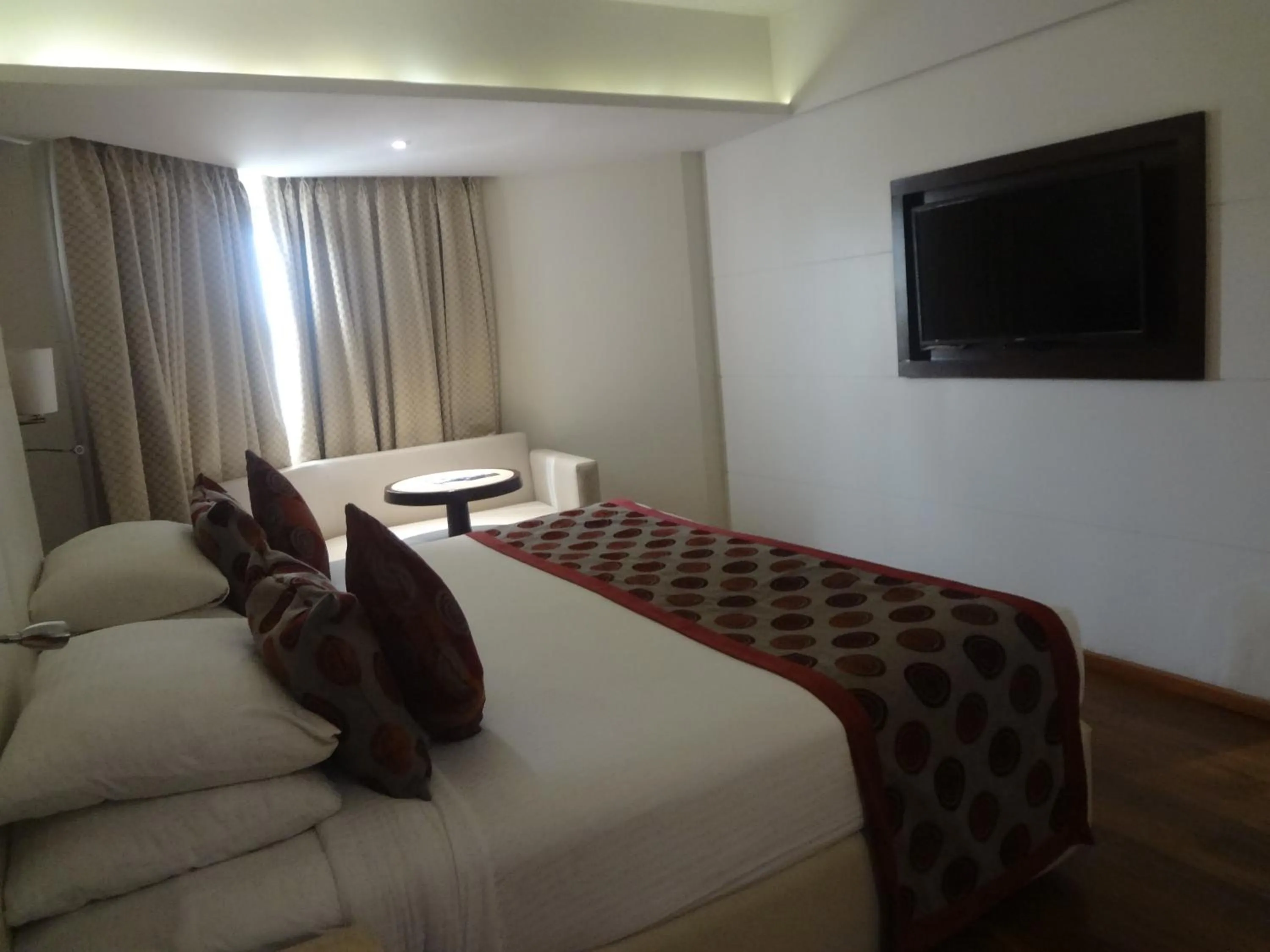 Bedroom, Bed in Ramee Guestline Hotel Juhu