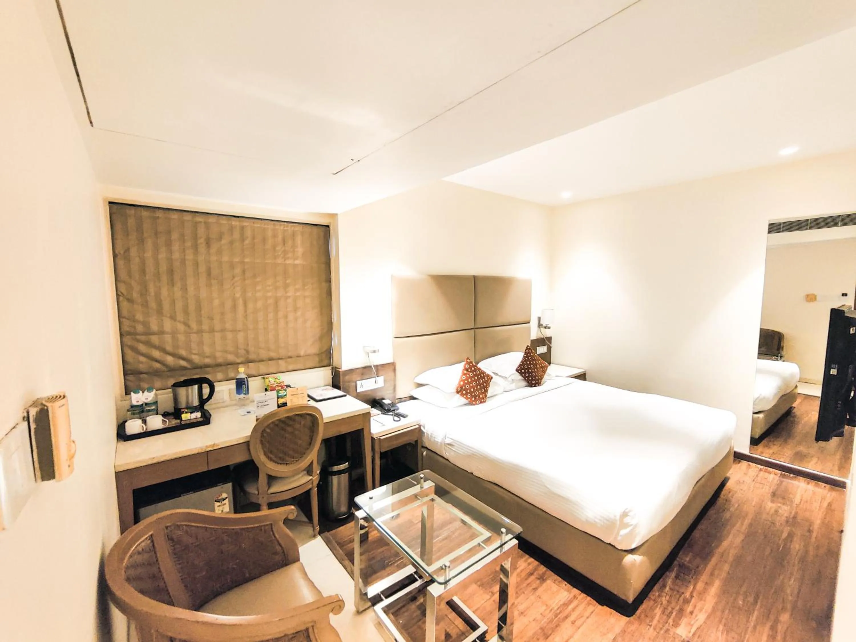 Bedroom, Bed in Ramee Guestline Hotel Khar