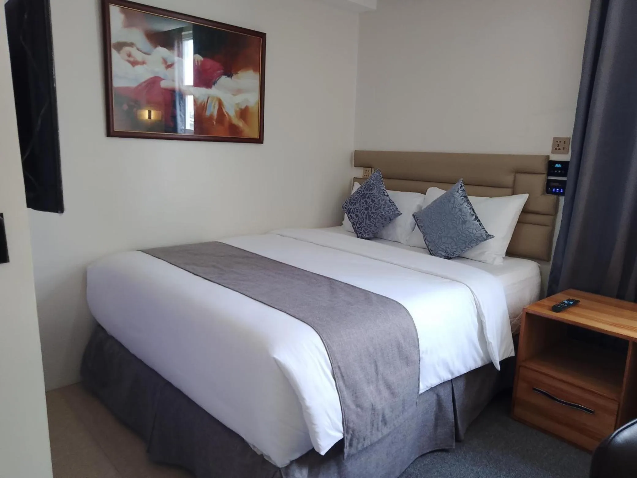 Bed in Cebu Dulcinea Hotel and Suites-MACTAN AIRPORT HOTEL