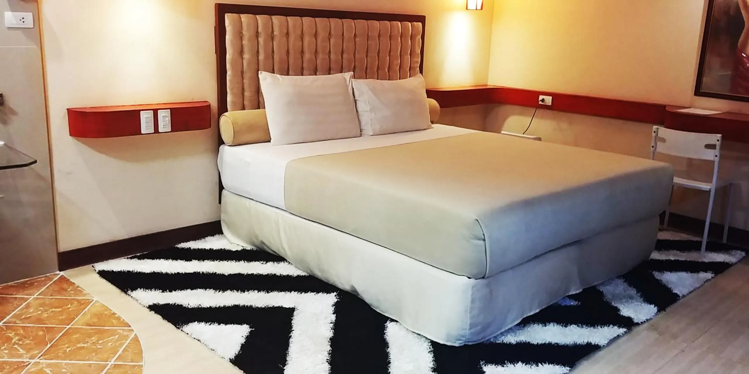 Bed in Cebu Dulcinea Hotel and Suites-MACTAN AIRPORT HOTEL