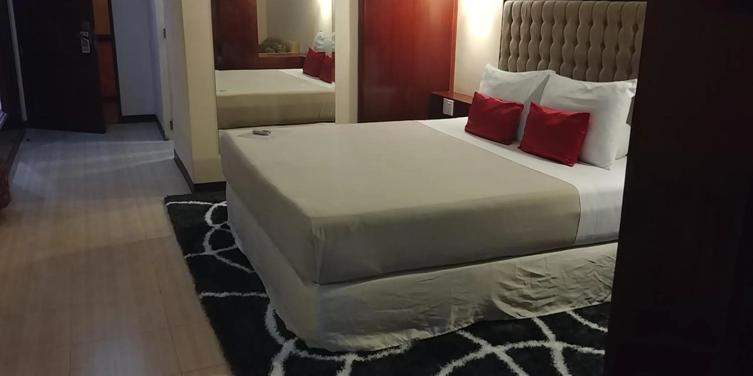Bed in Cebu Dulcinea Hotel and Suites-MACTAN AIRPORT HOTEL