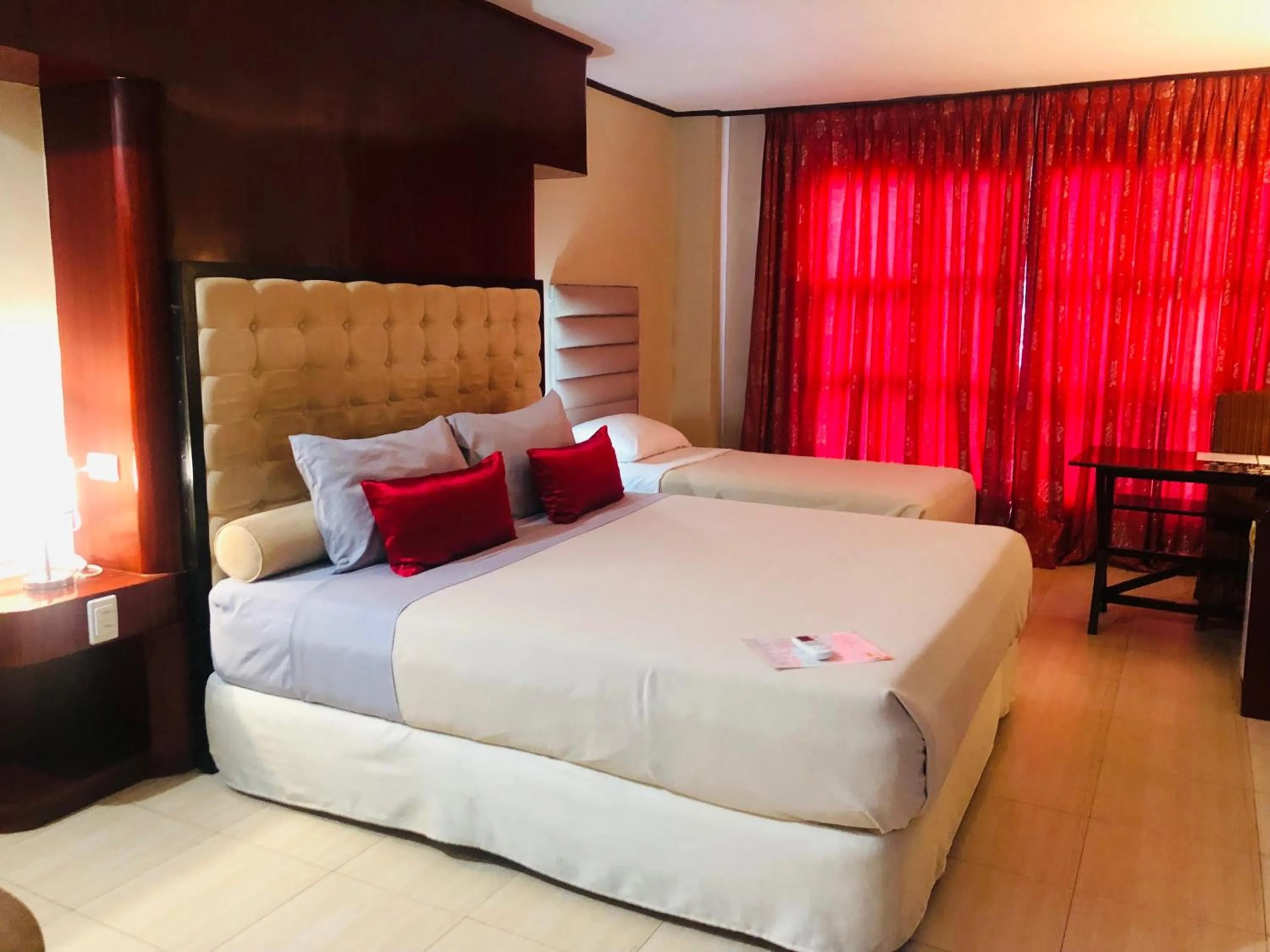 Bed in Cebu Dulcinea Hotel and Suites-MACTAN AIRPORT HOTEL