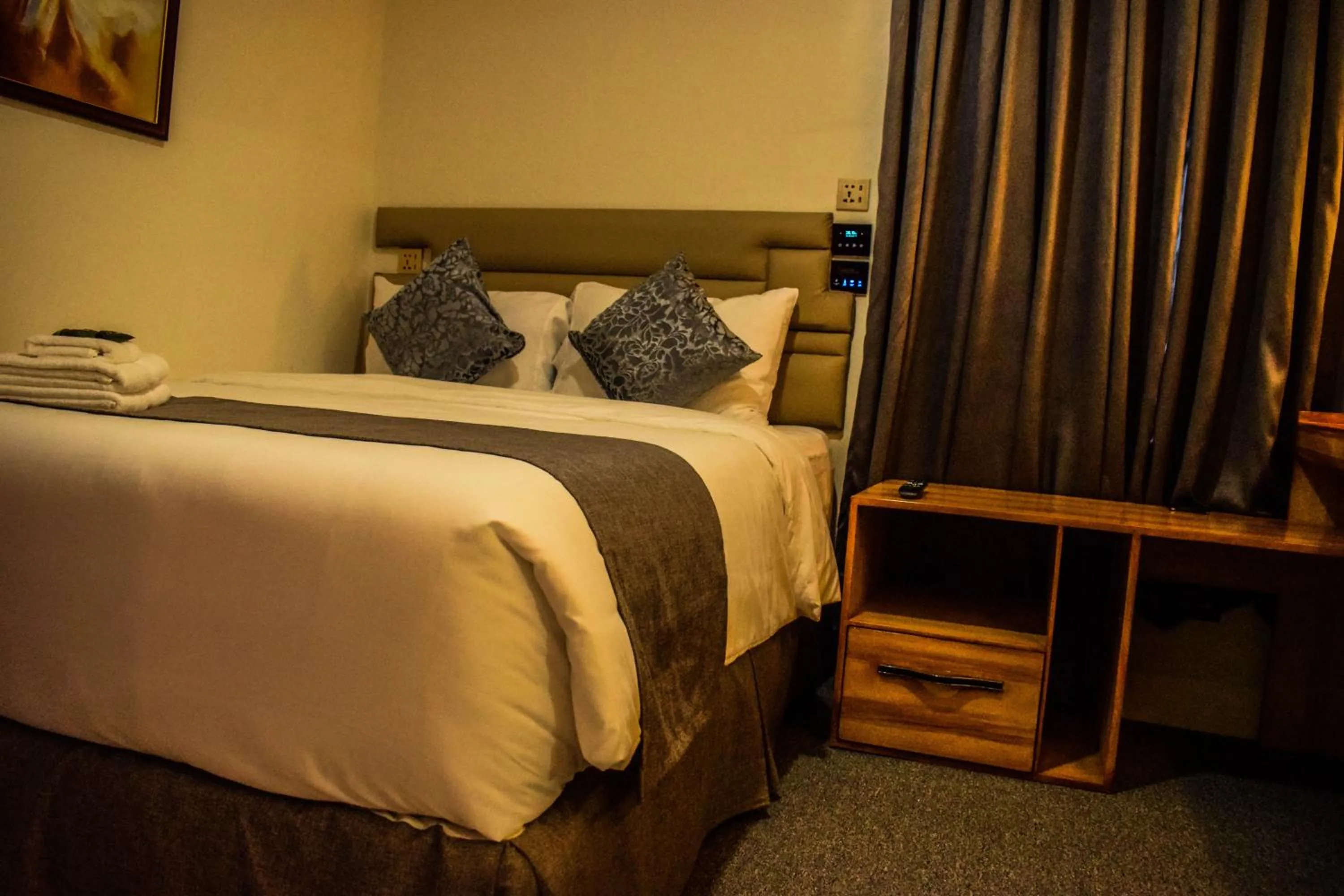 Bed in Cebu Dulcinea Hotel and Suites-MACTAN AIRPORT HOTEL