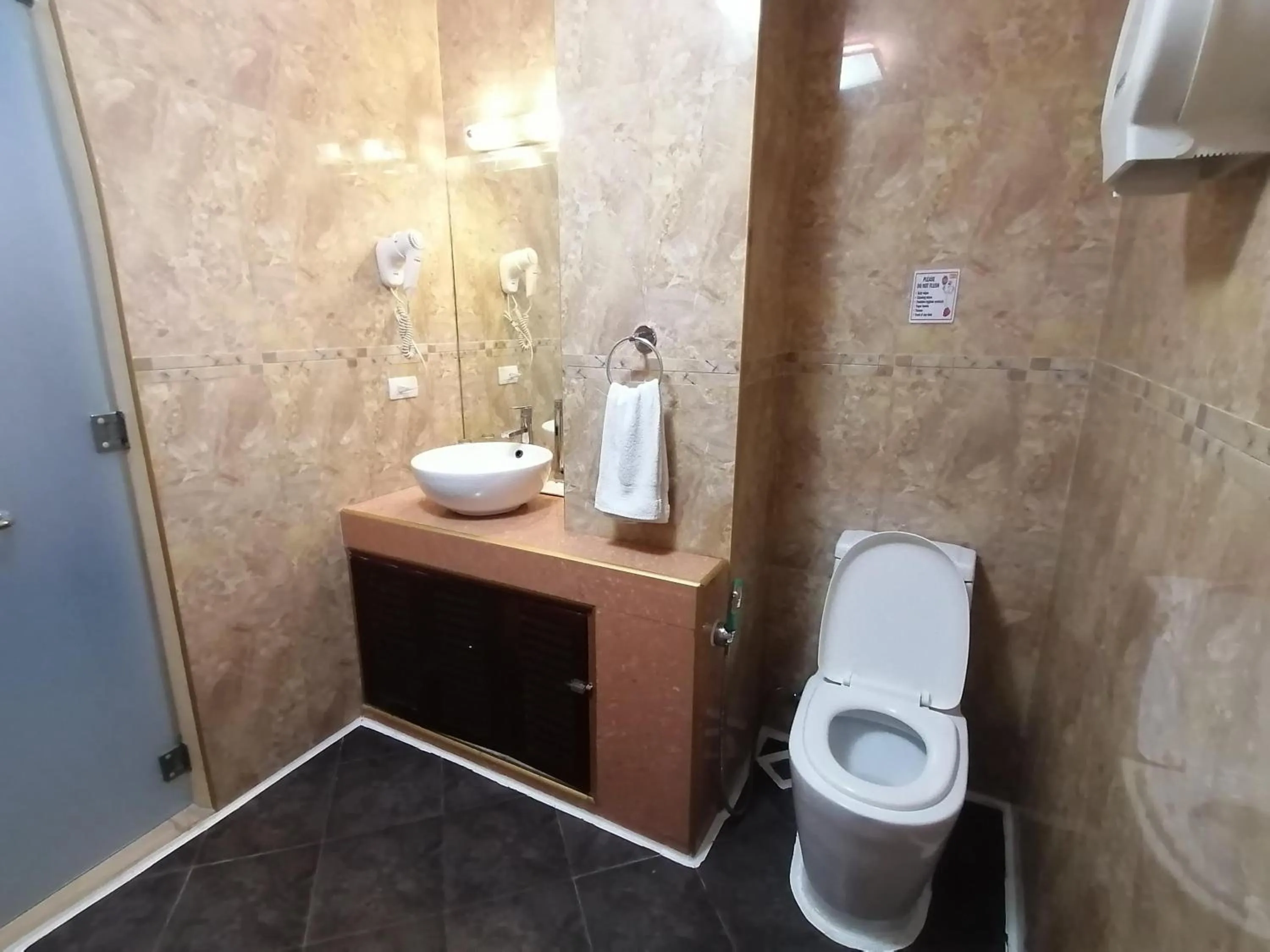 Bathroom in Cebu Dulcinea Hotel and Suites-MACTAN AIRPORT HOTEL