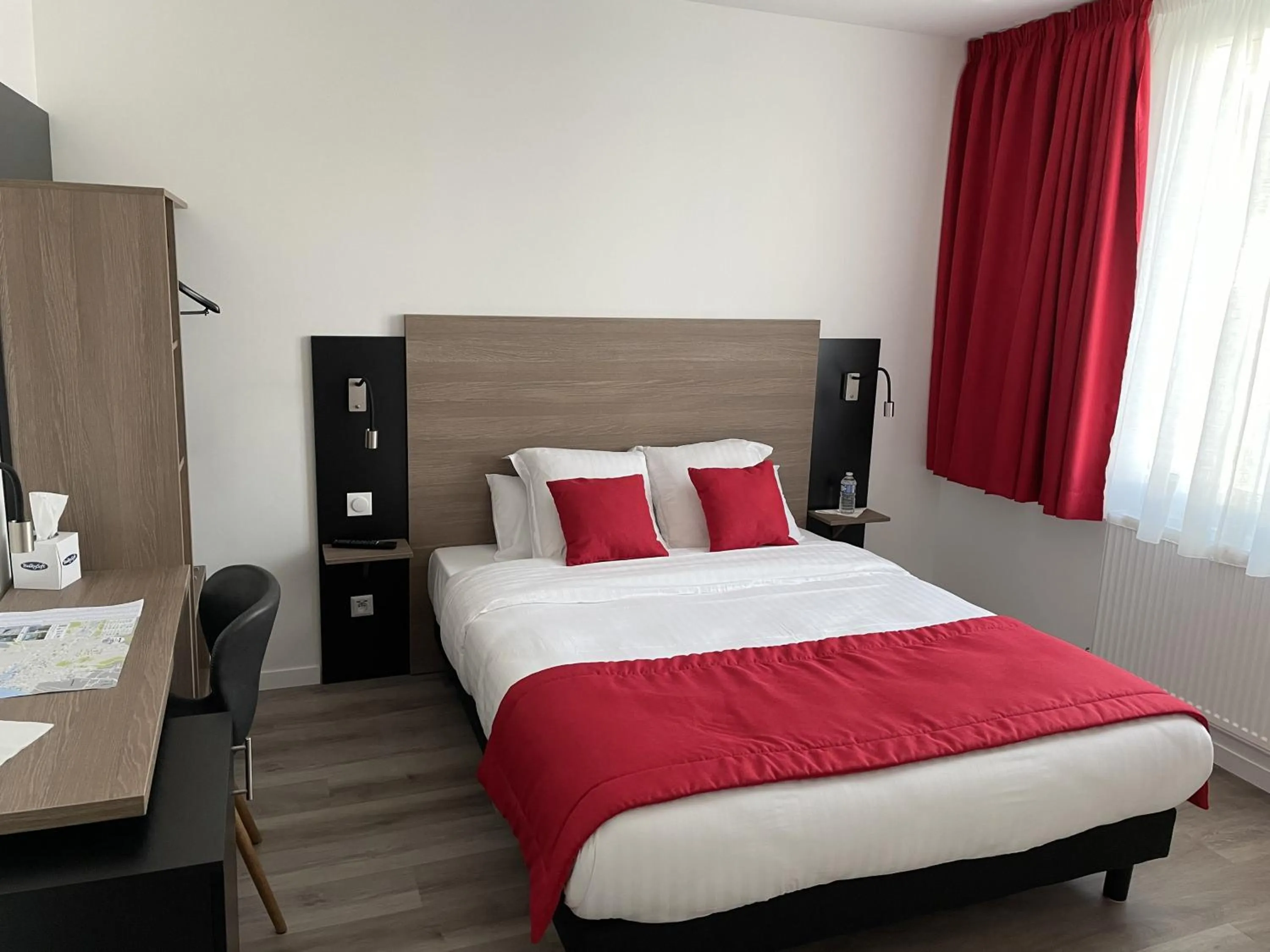 Bed in Hôtel Du Commerce