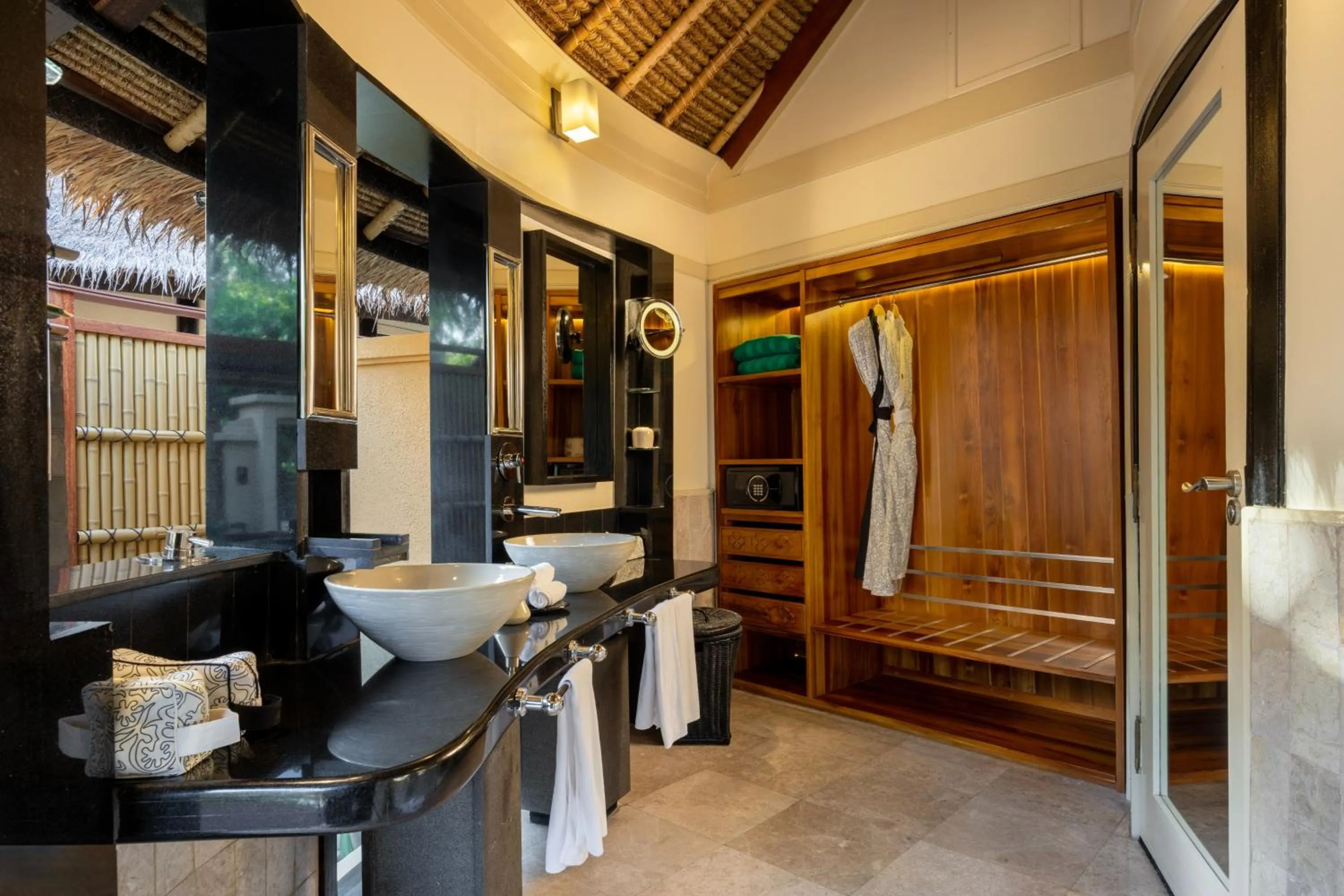 Bathroom in Banyan Tree Vabbinfaru