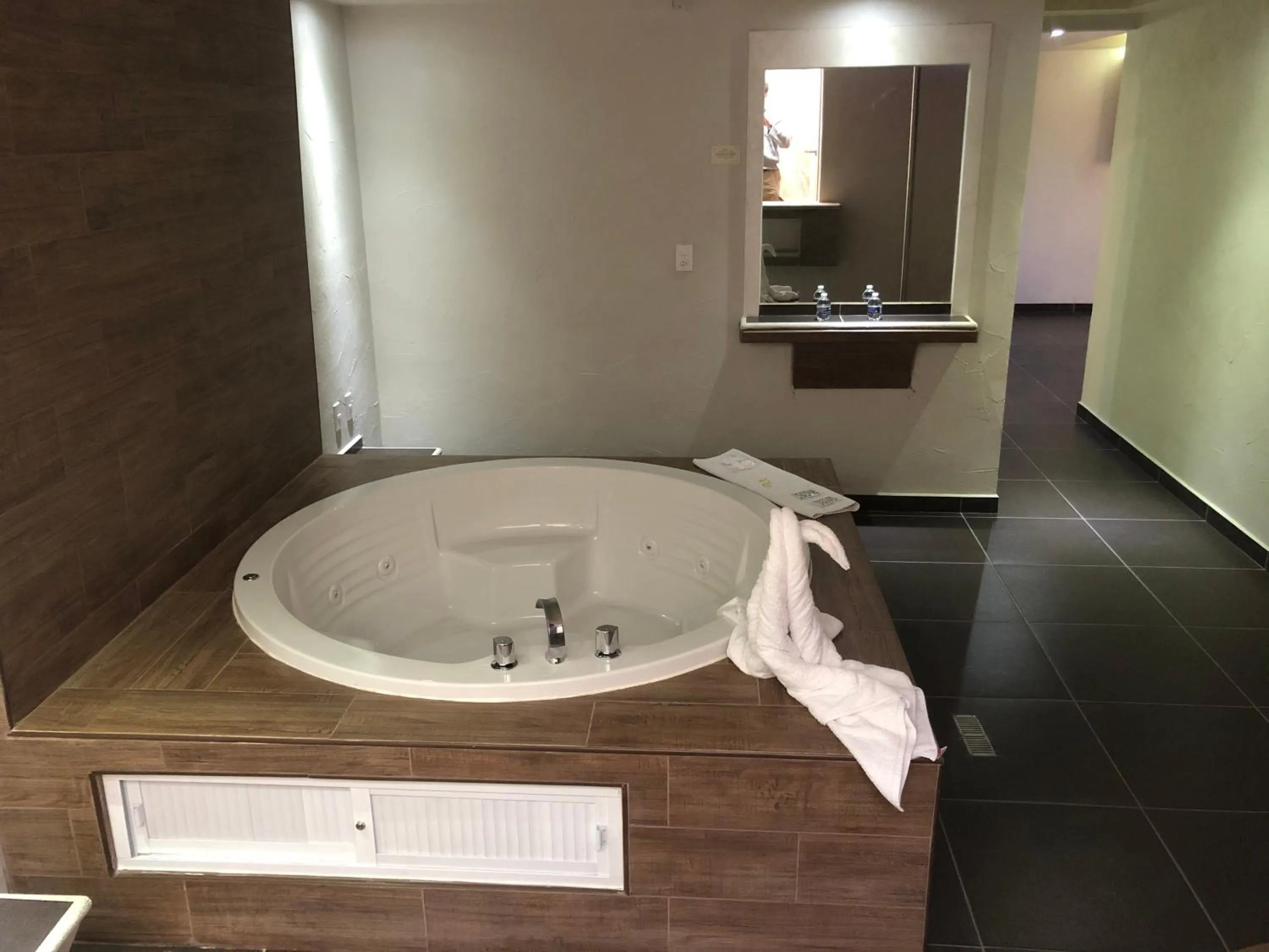 Bath in Hotel & Villas 7