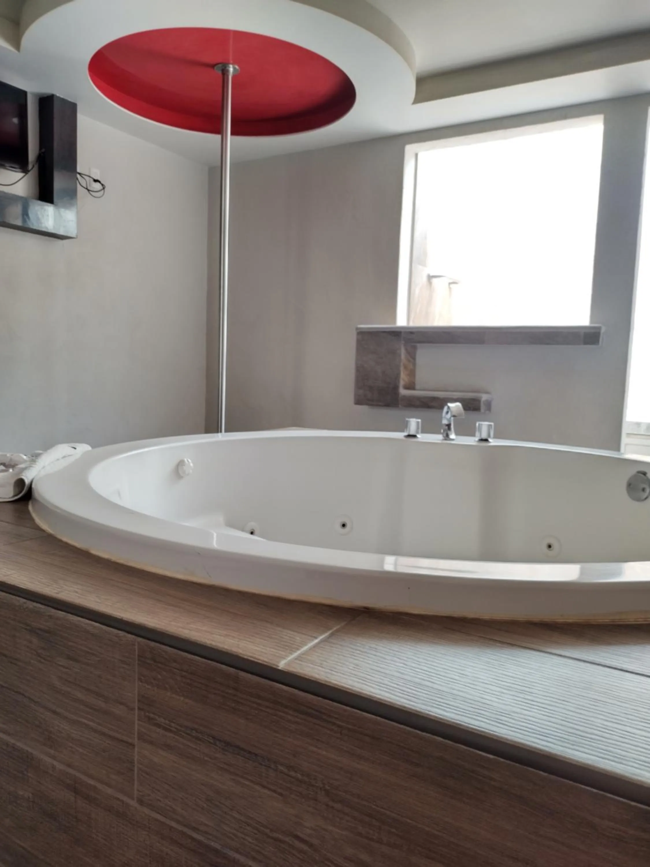 Hot Tub in Hotel & Villas 7