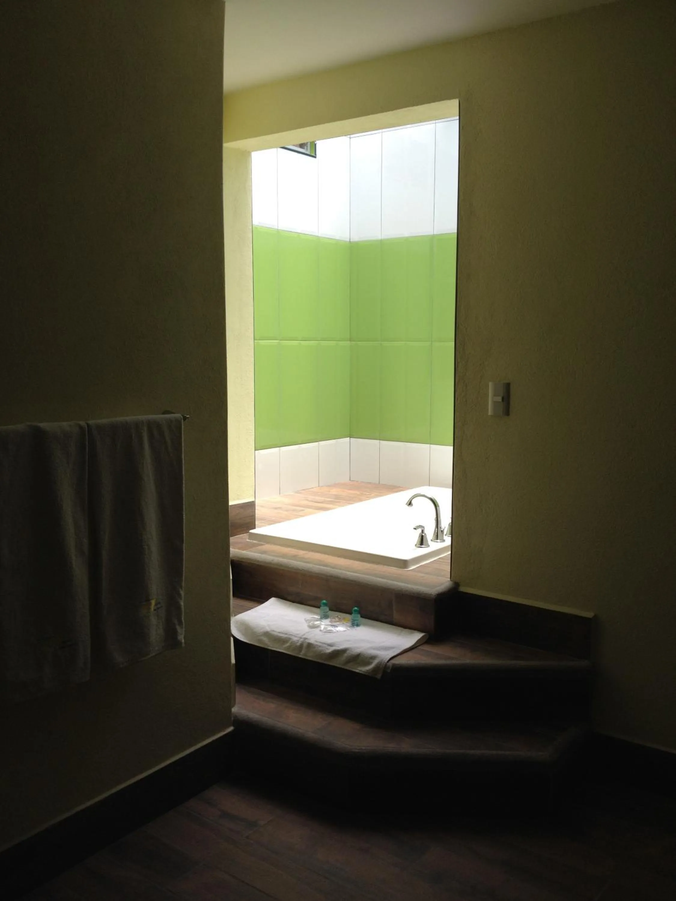 Hot Tub, Bed in Hotel & Villas 7