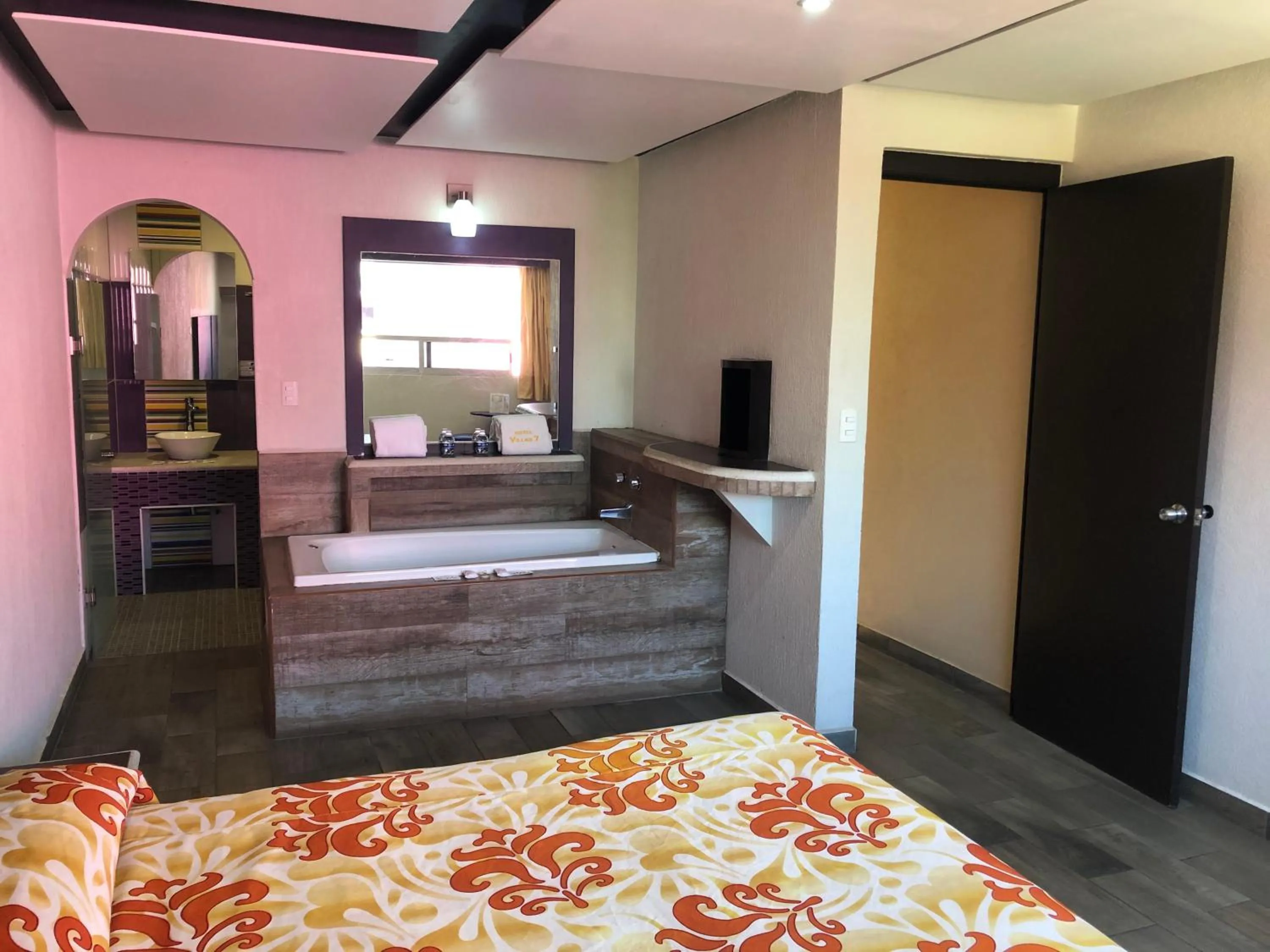 Photo of the whole room, Bed in Hotel & Villas 7