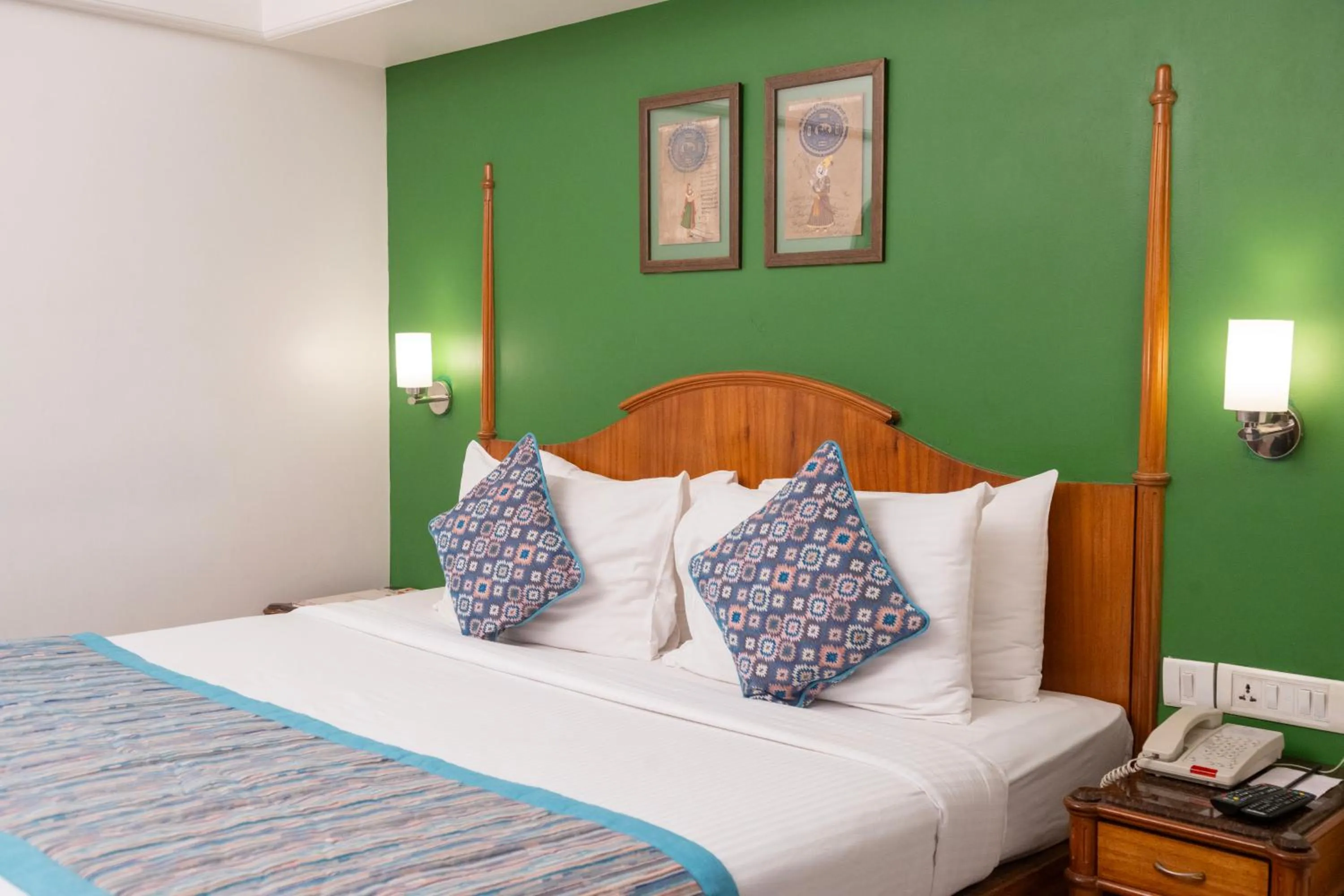 Bed in Ramee Guestline Hotel Dadar