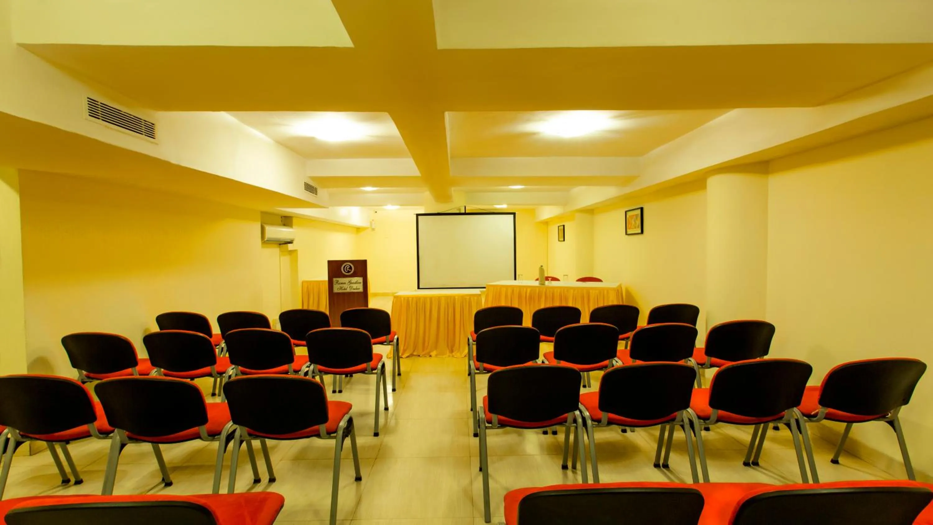 Business facilities in Ramee Guestline Hotel Dadar