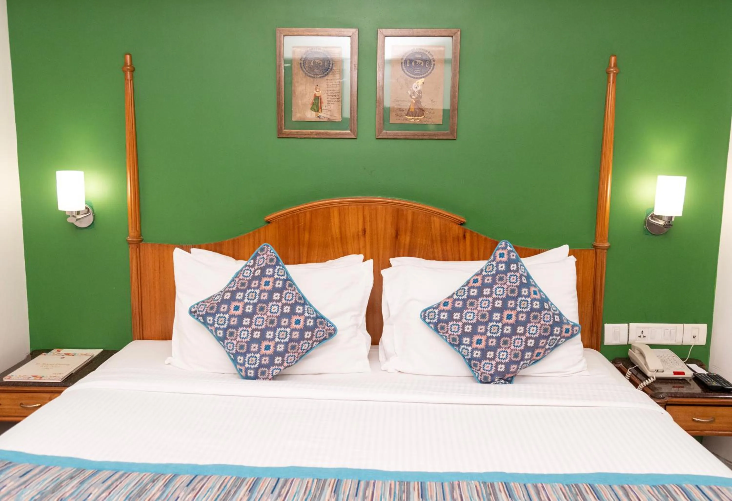 Bed in Ramee Guestline Hotel Dadar