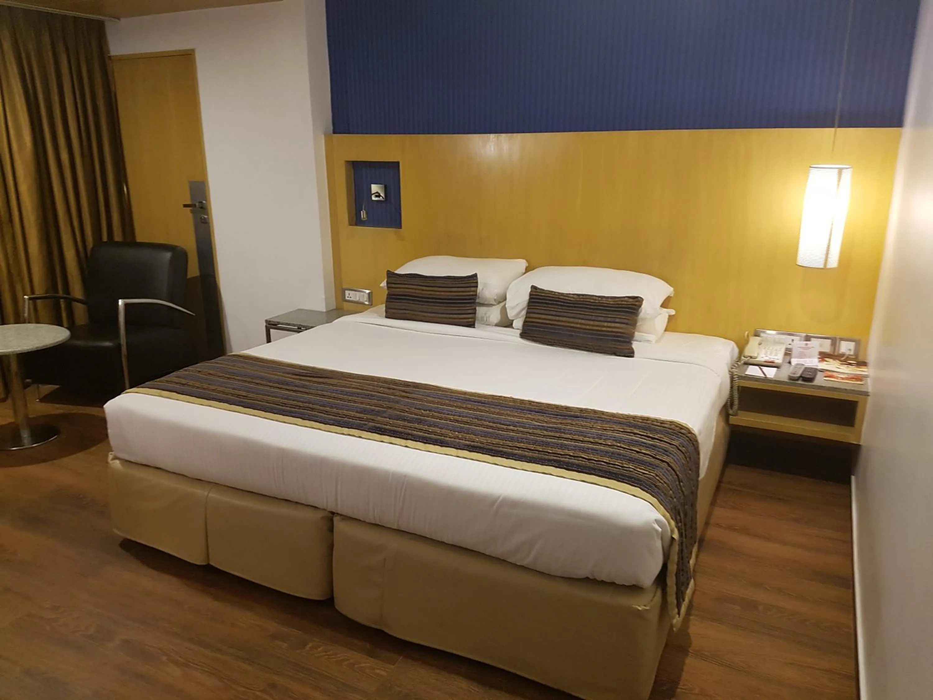 Bed in Ramee Guestline Hotel Dadar