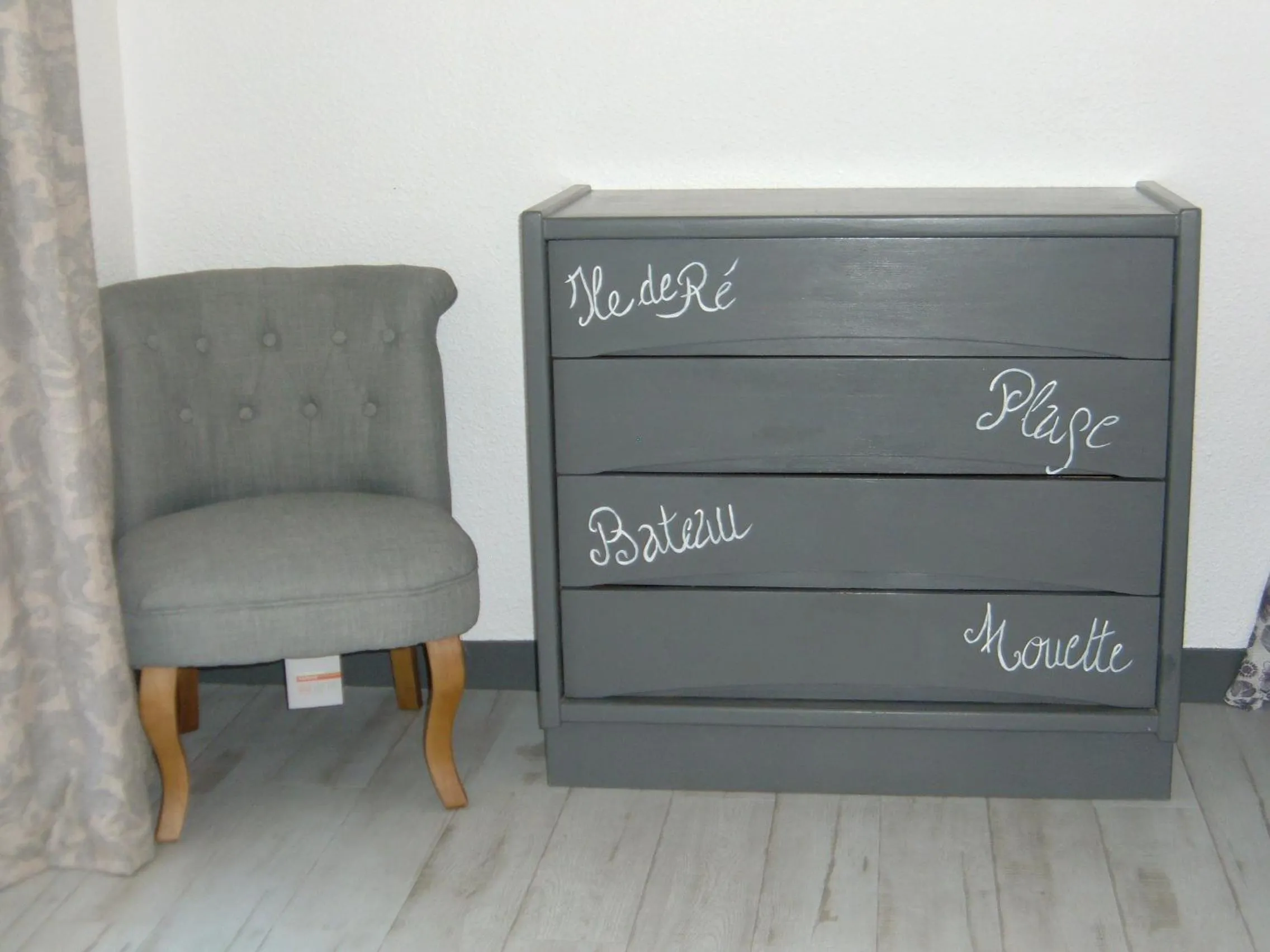 Seating area in Le Parasol