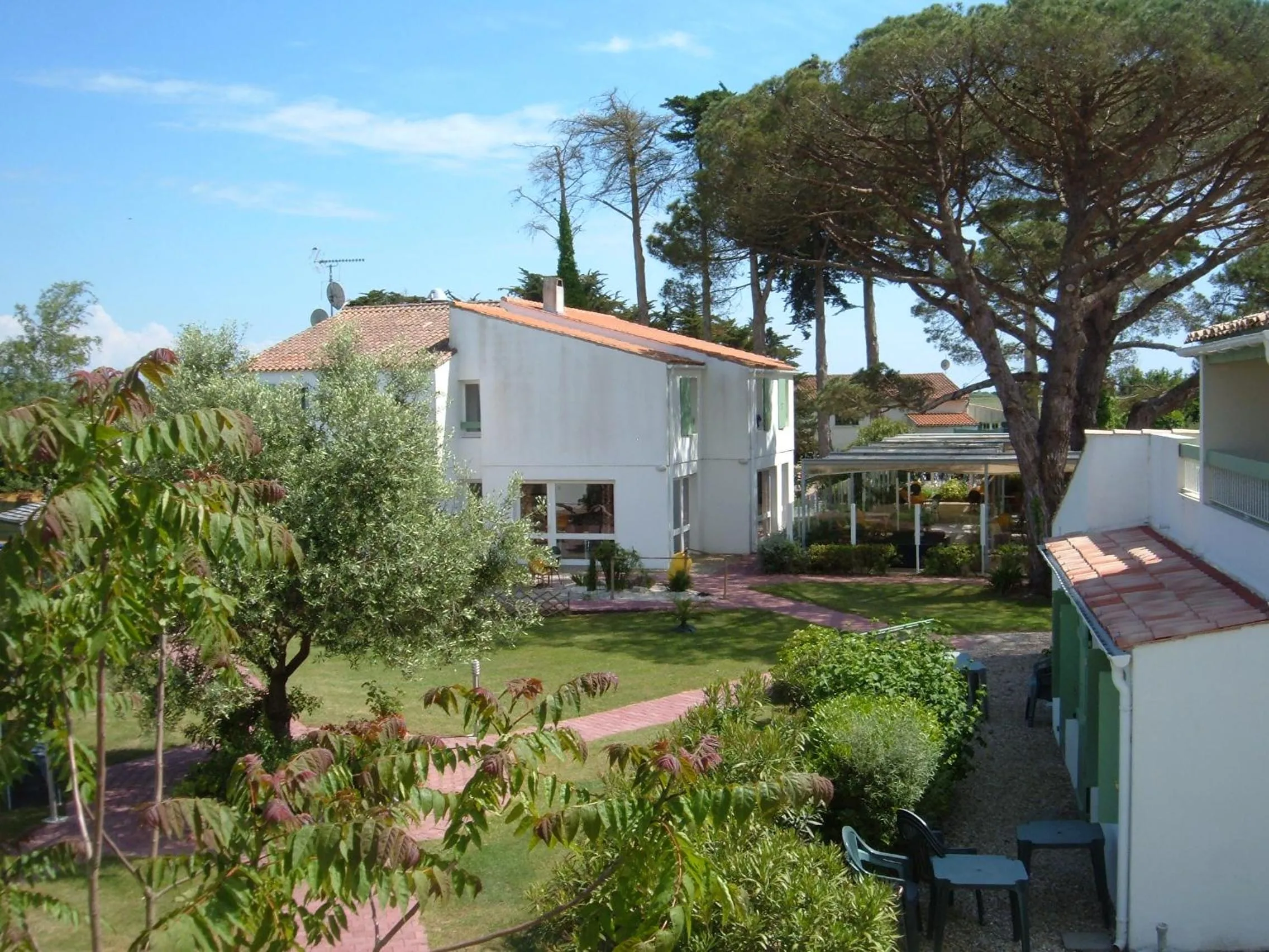 Property building in Le Parasol