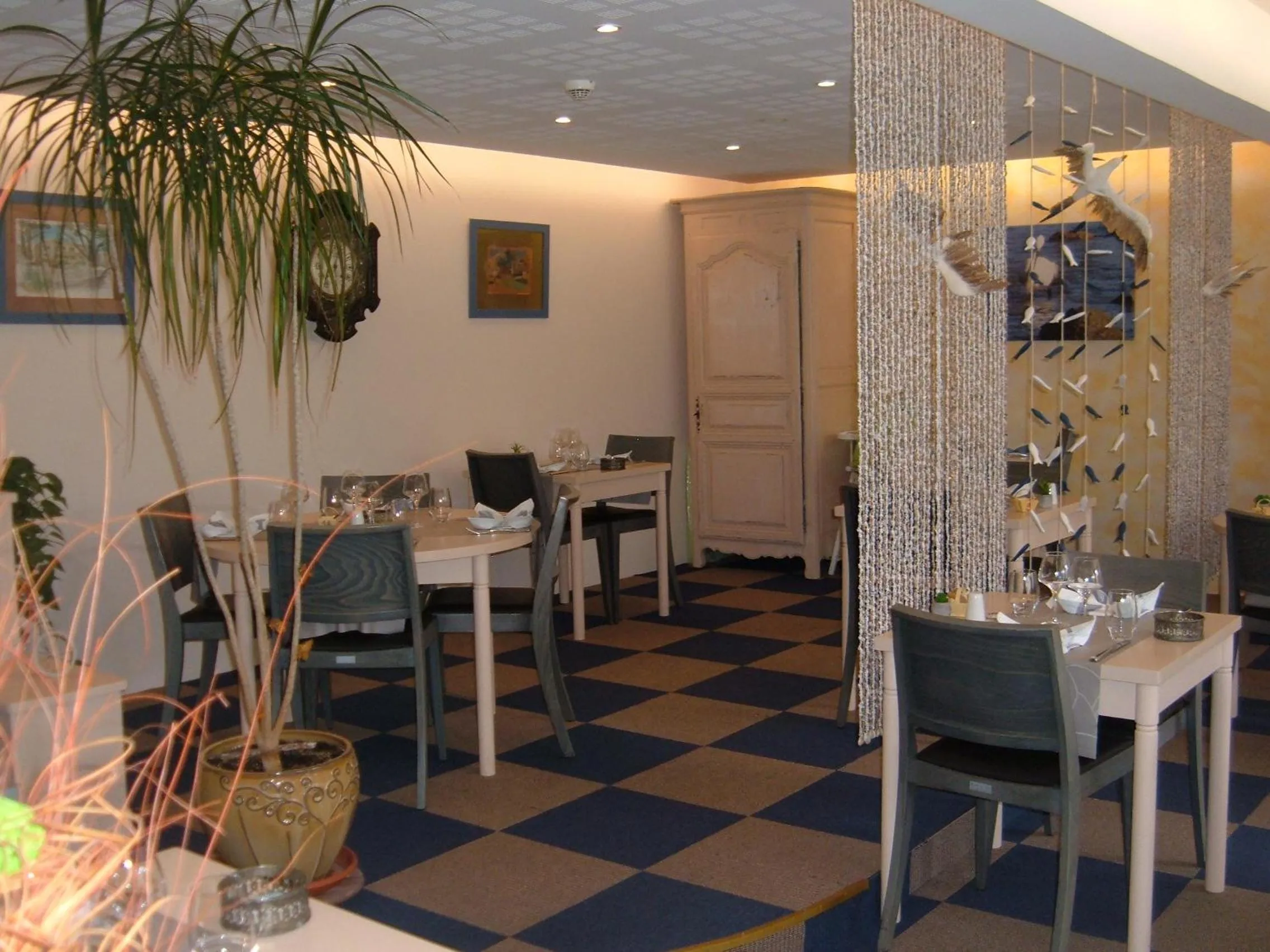 Restaurant/places to eat in Le Parasol