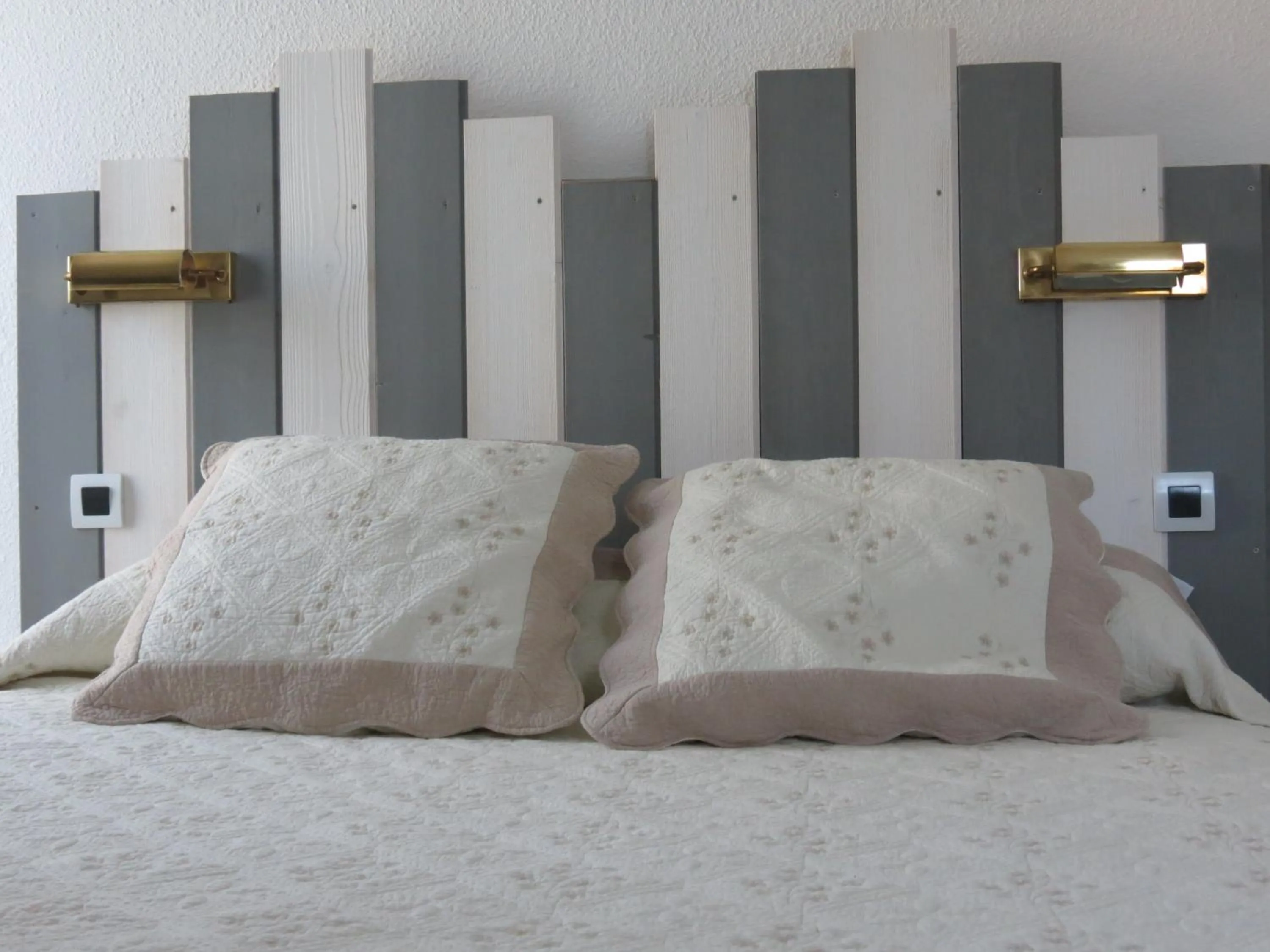 Decorative detail in Le Parasol